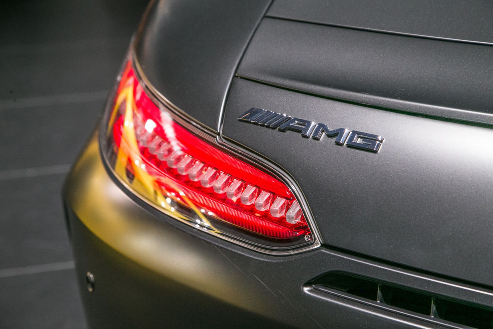 2018-mercedes-amg-gt-c-coupe-edition-50-tail-light-02