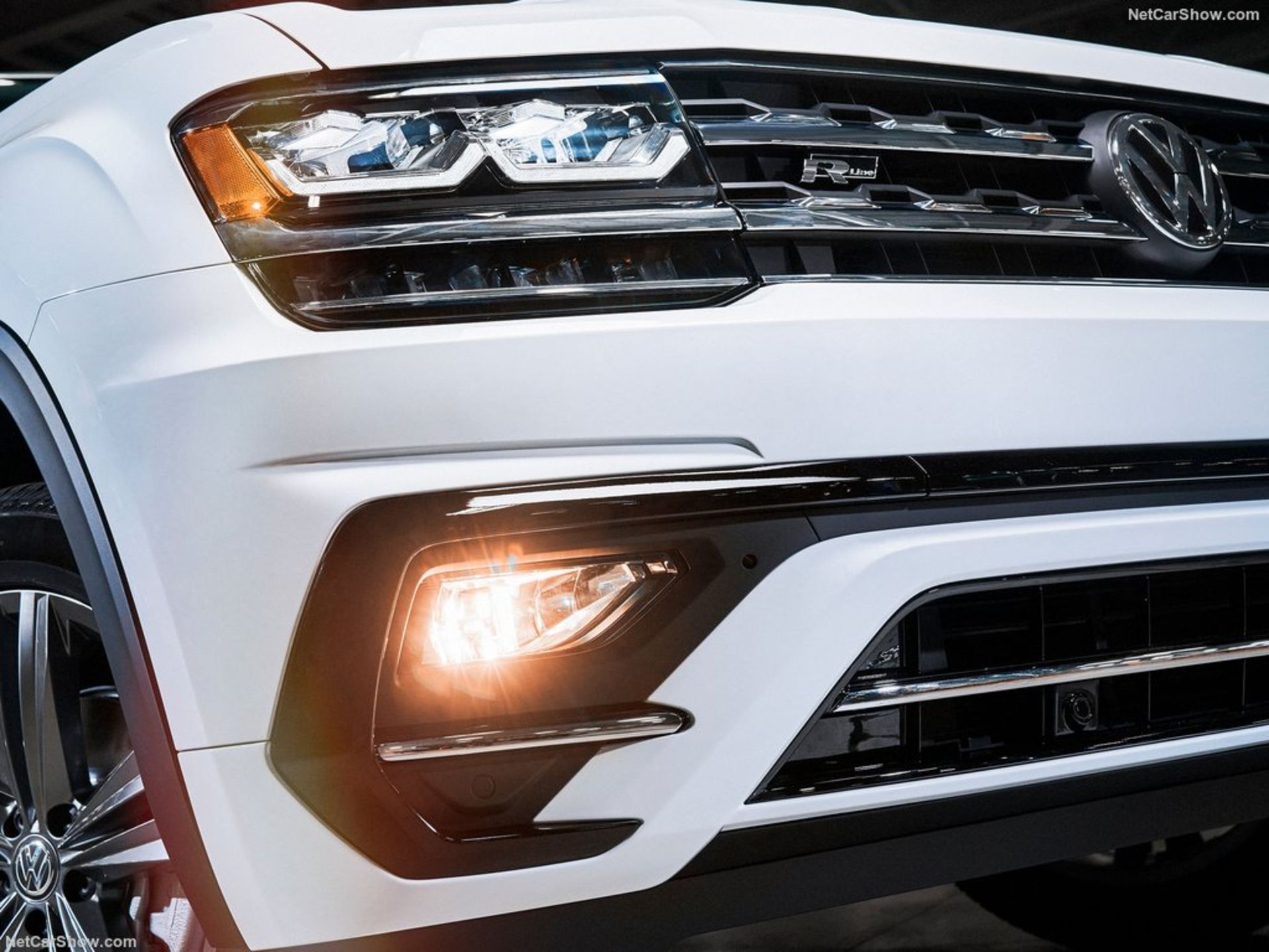 volkswagen-atlas_r-line-2018-1024-0c