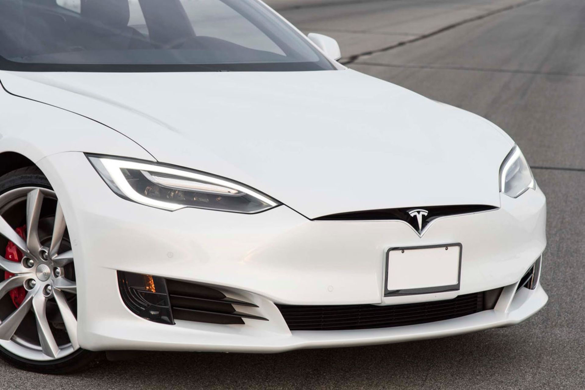 2017-tesla-model-s-p100d-front-end-02