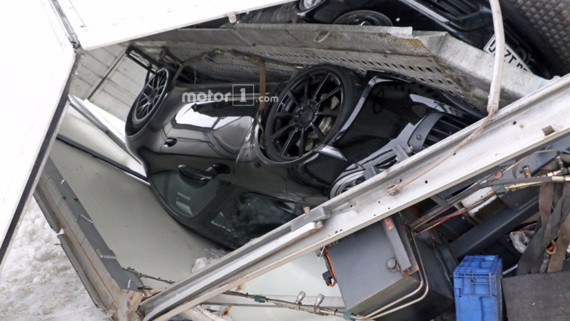 porsche-911-transporter-crash8