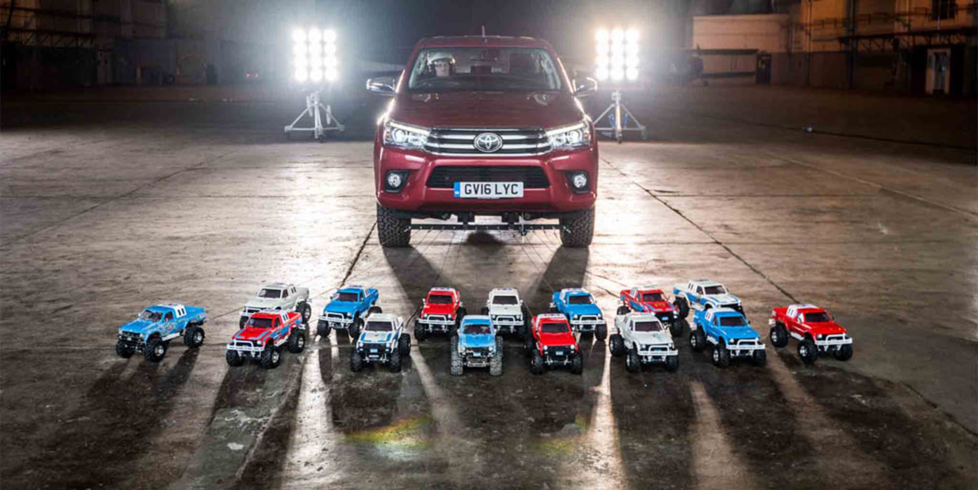 toyota-hilux-with-tamiya-bruisers-06-1