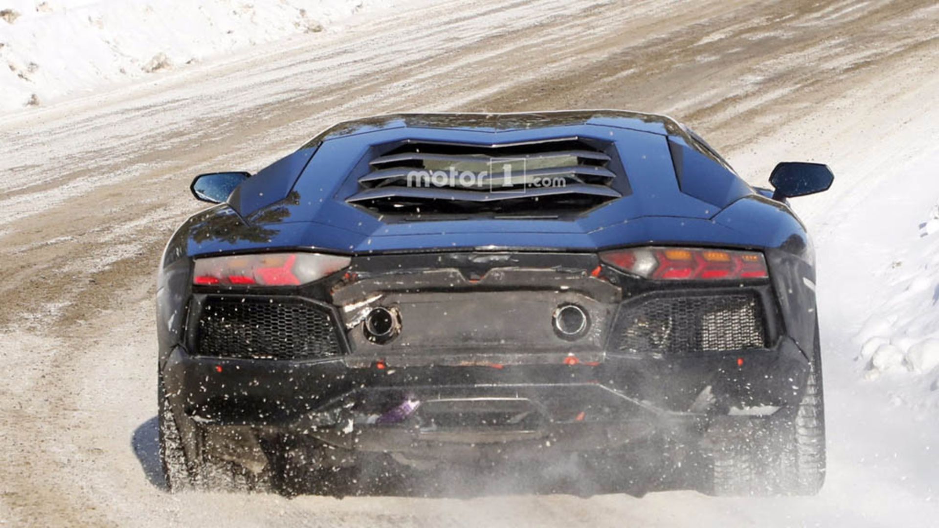 new-lamborghini-aventador-version-spy-03