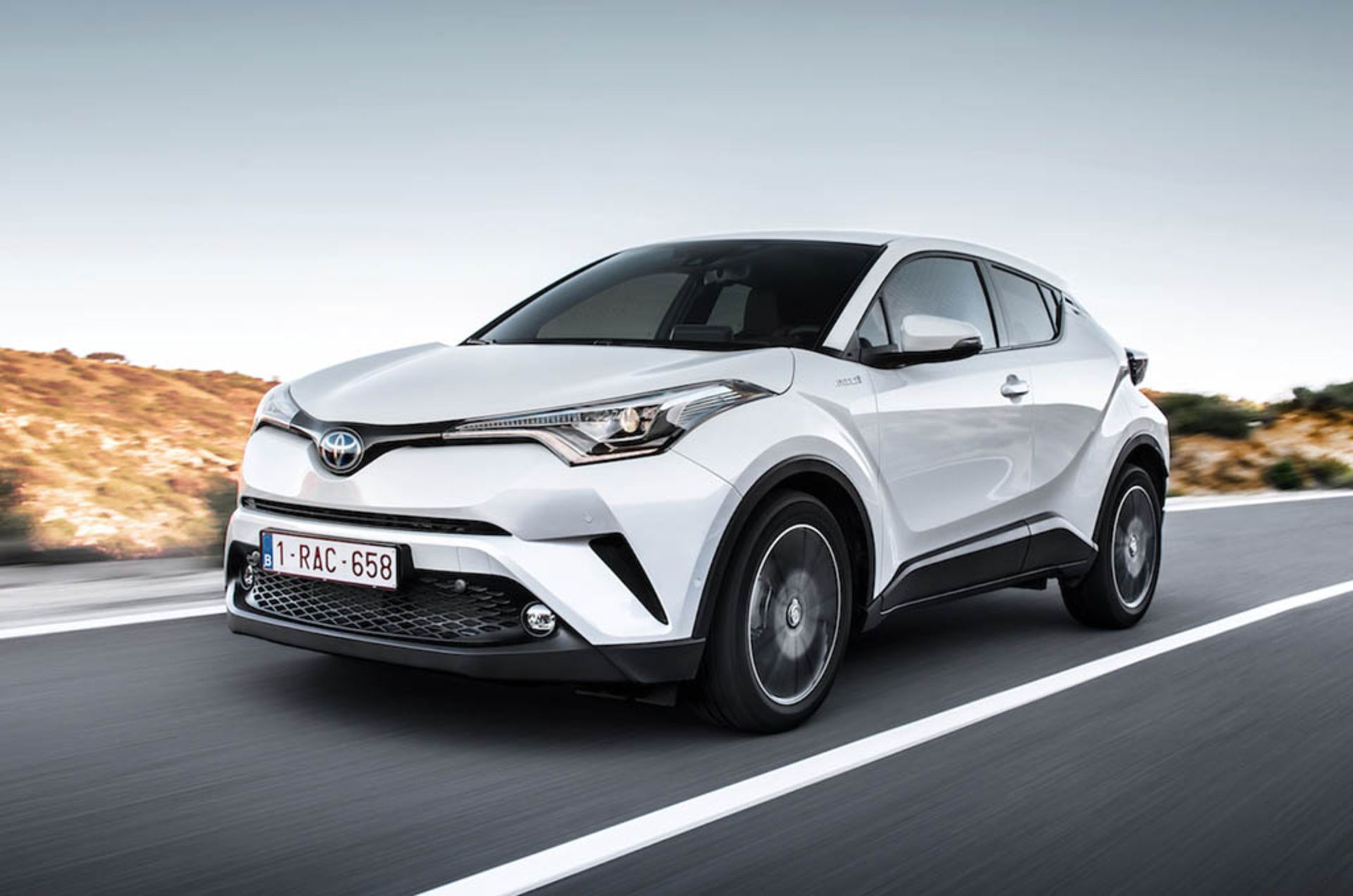 2016_toyota-chr_hybrid_mte_dynamic_03