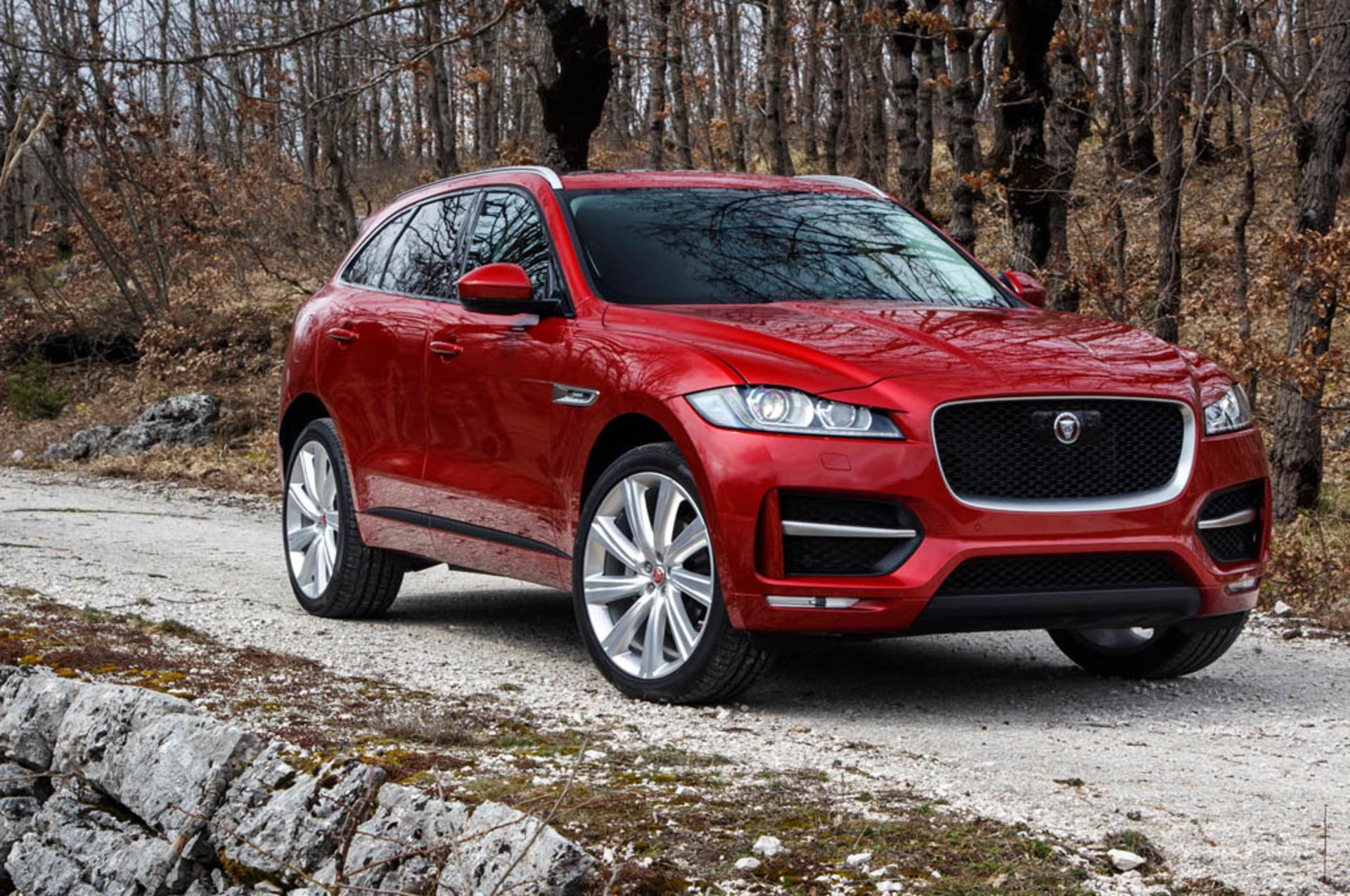 2017-jaguar-f-pace-20d-front-side-view-parked