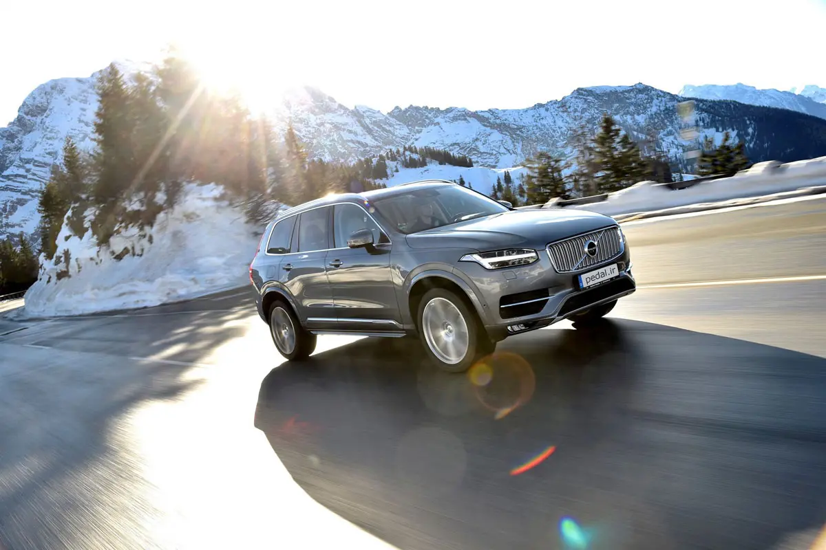 2017-Volvo-XC90-Incription