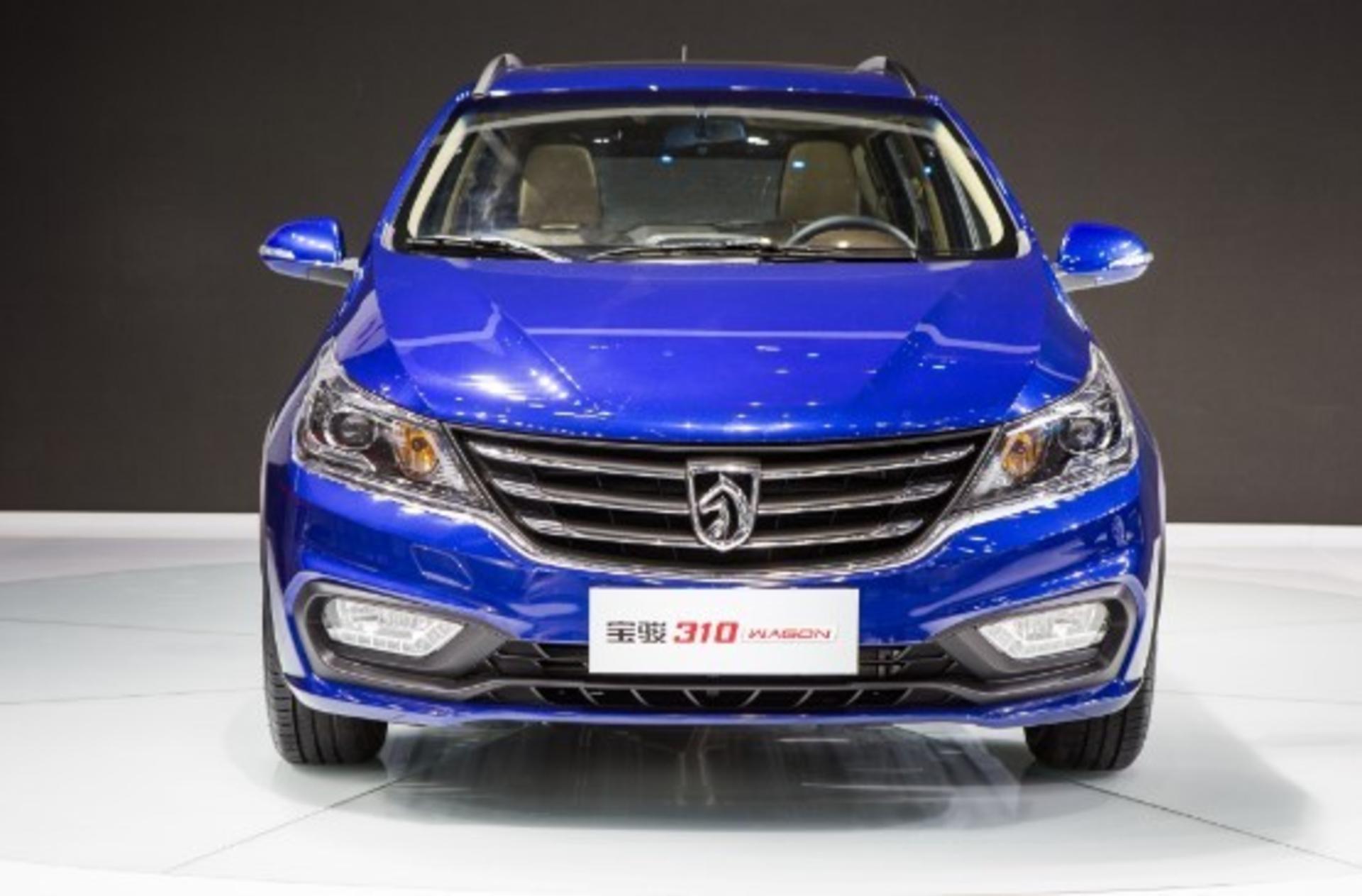 2017-baojun-310-wagon-china-1