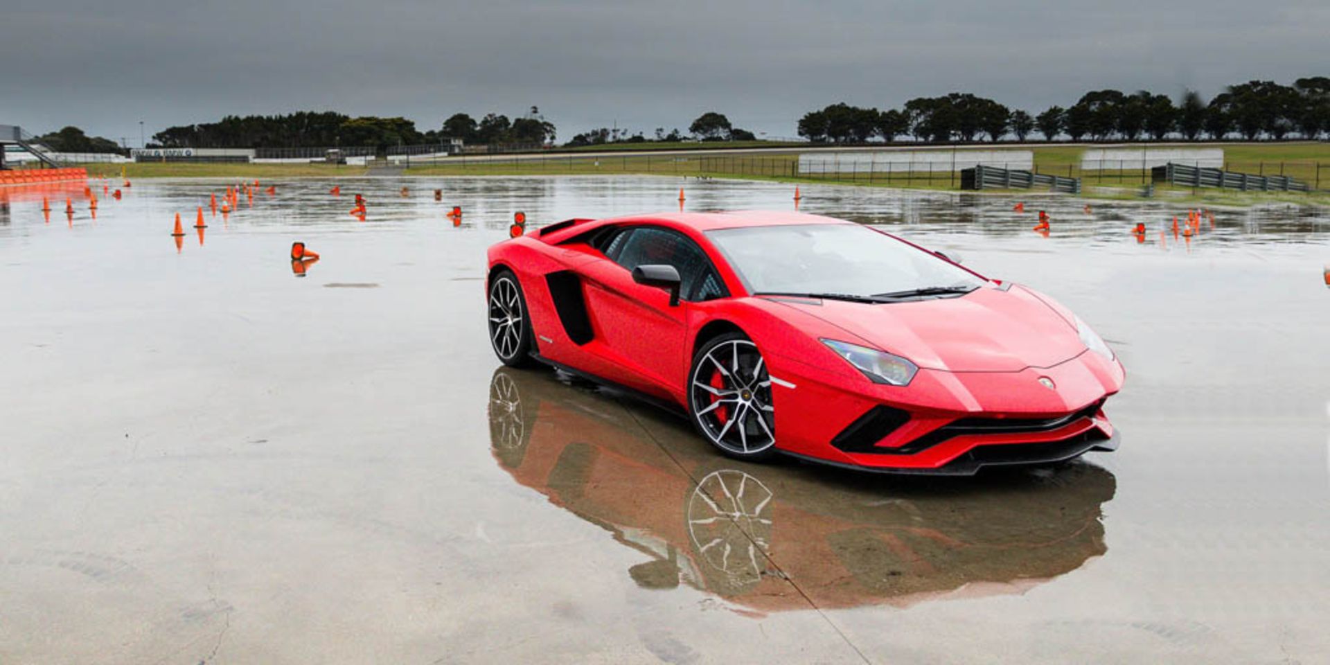 2017-lamborghini-aventador-s-jw-04-hero