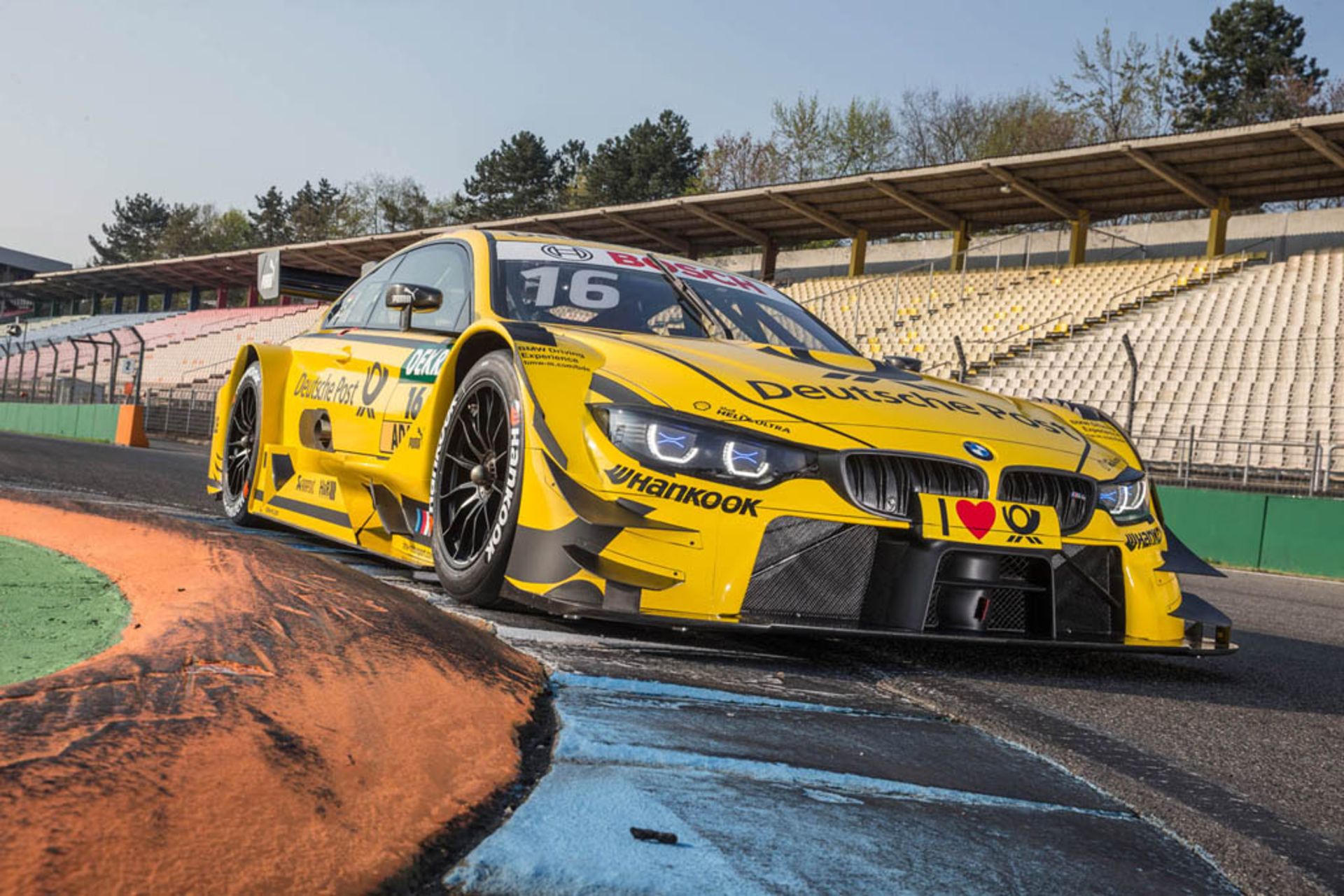 bmw-m4-dtm-racer-02