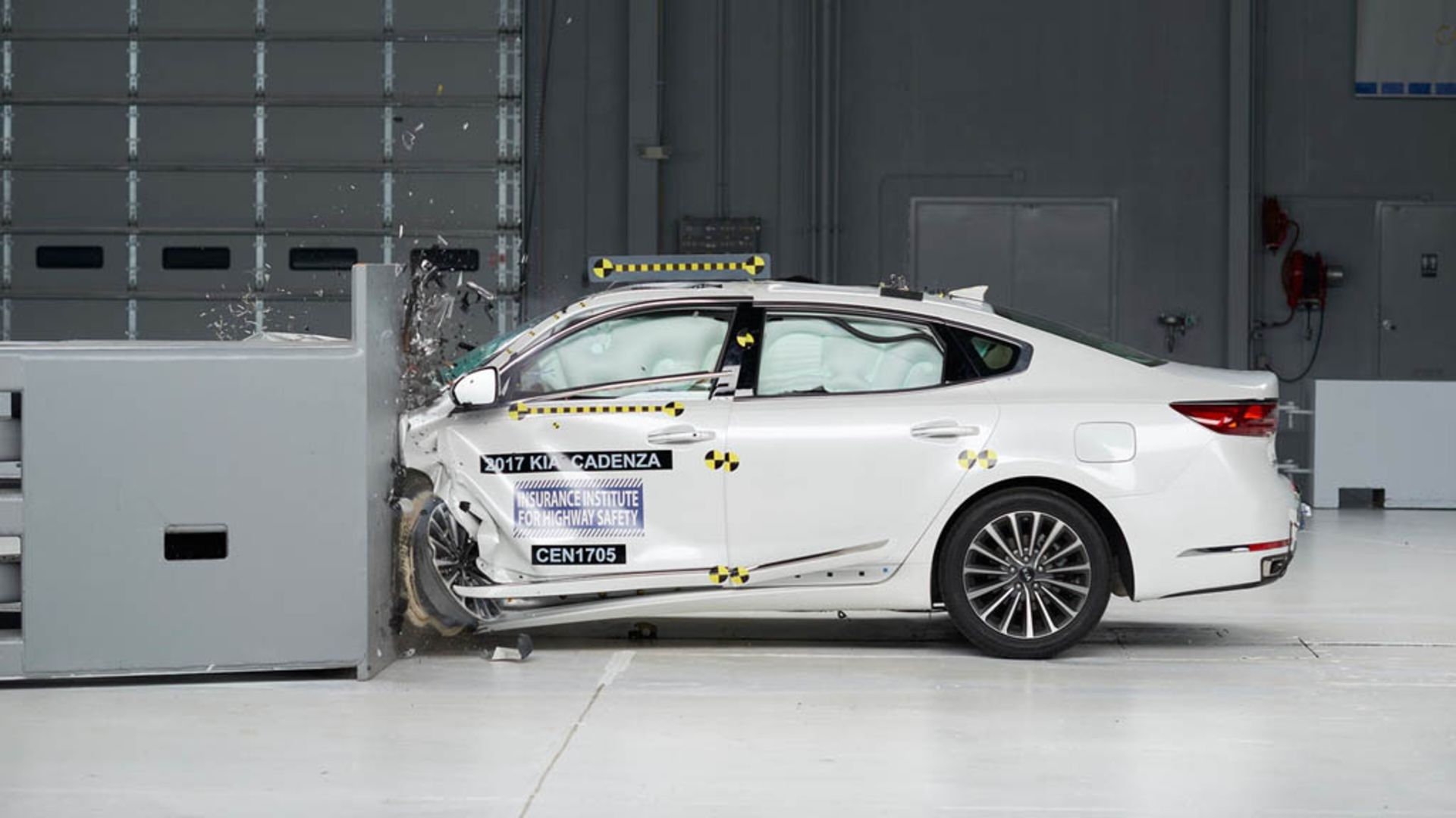 kia-cadenza-iihs-crash-test 01