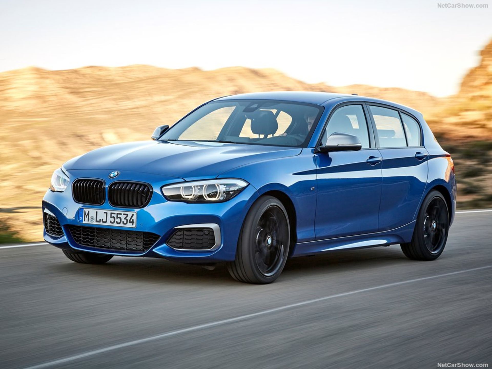 BMW-M140i-2018-1024-05