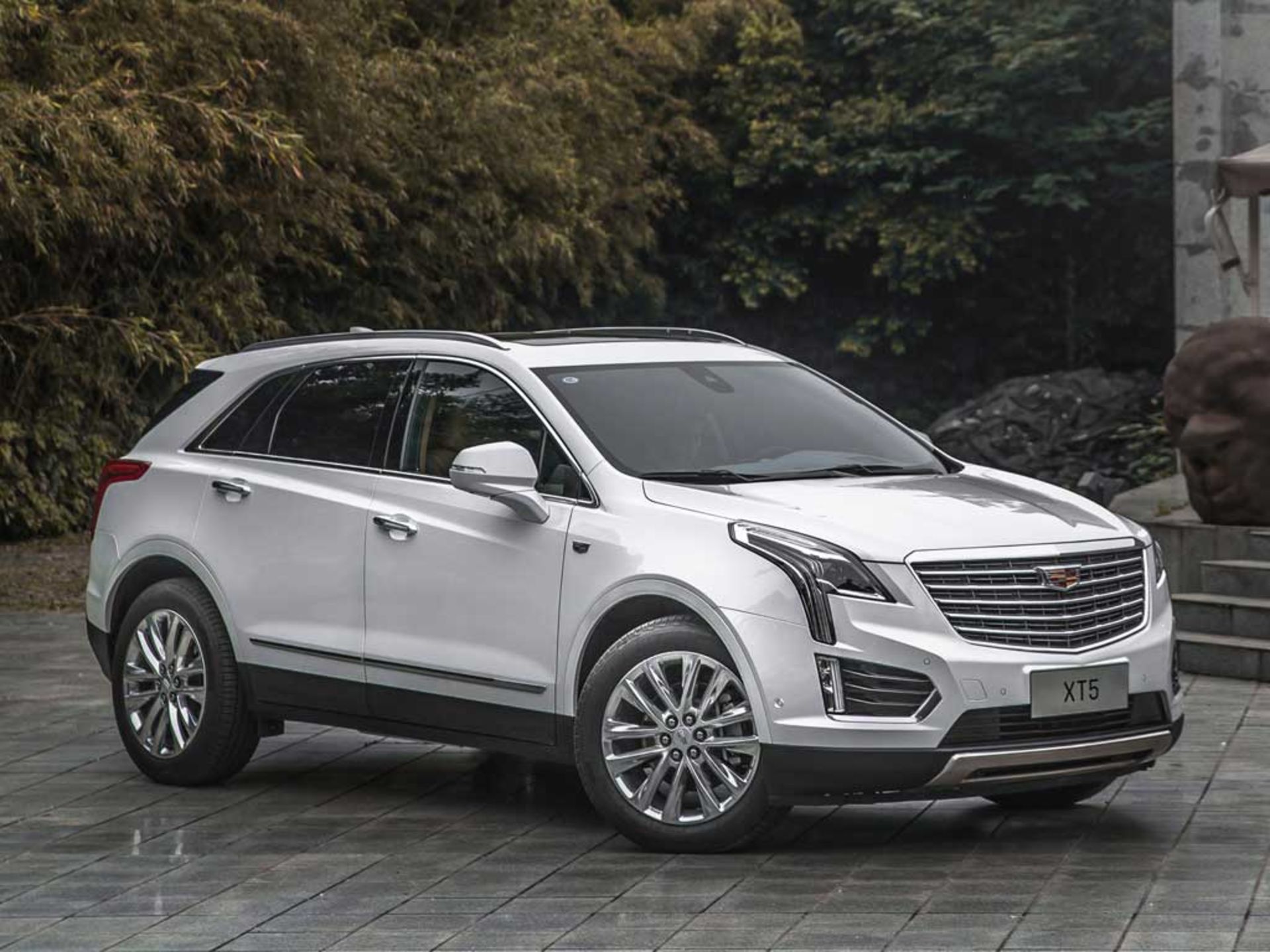 Cadillac-XT5-2017-1