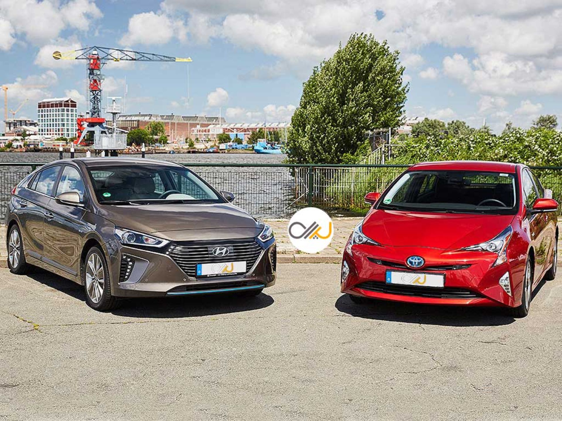 Ioniq-VS-Prius