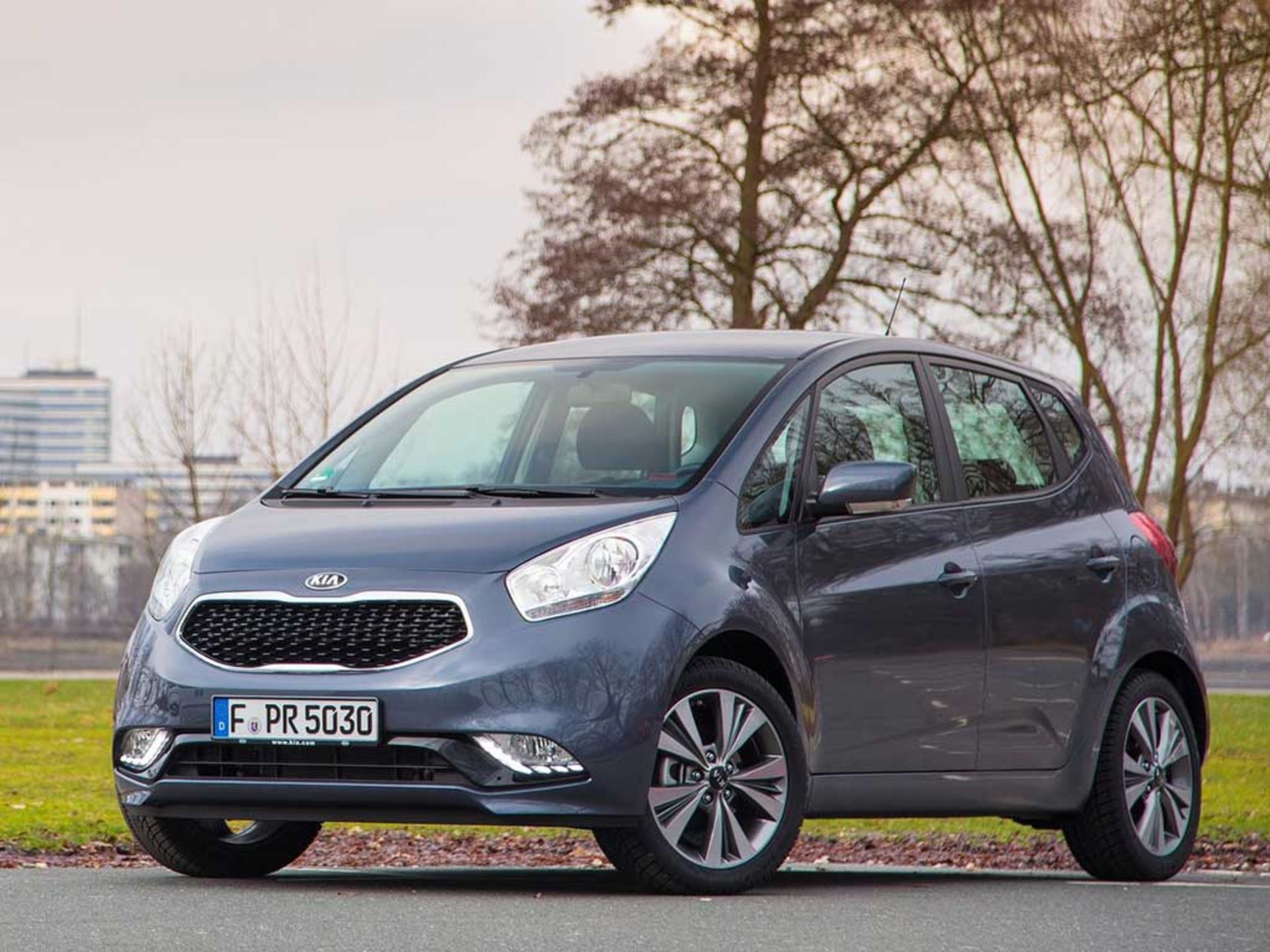 Kia-Venga-2015-1600-09