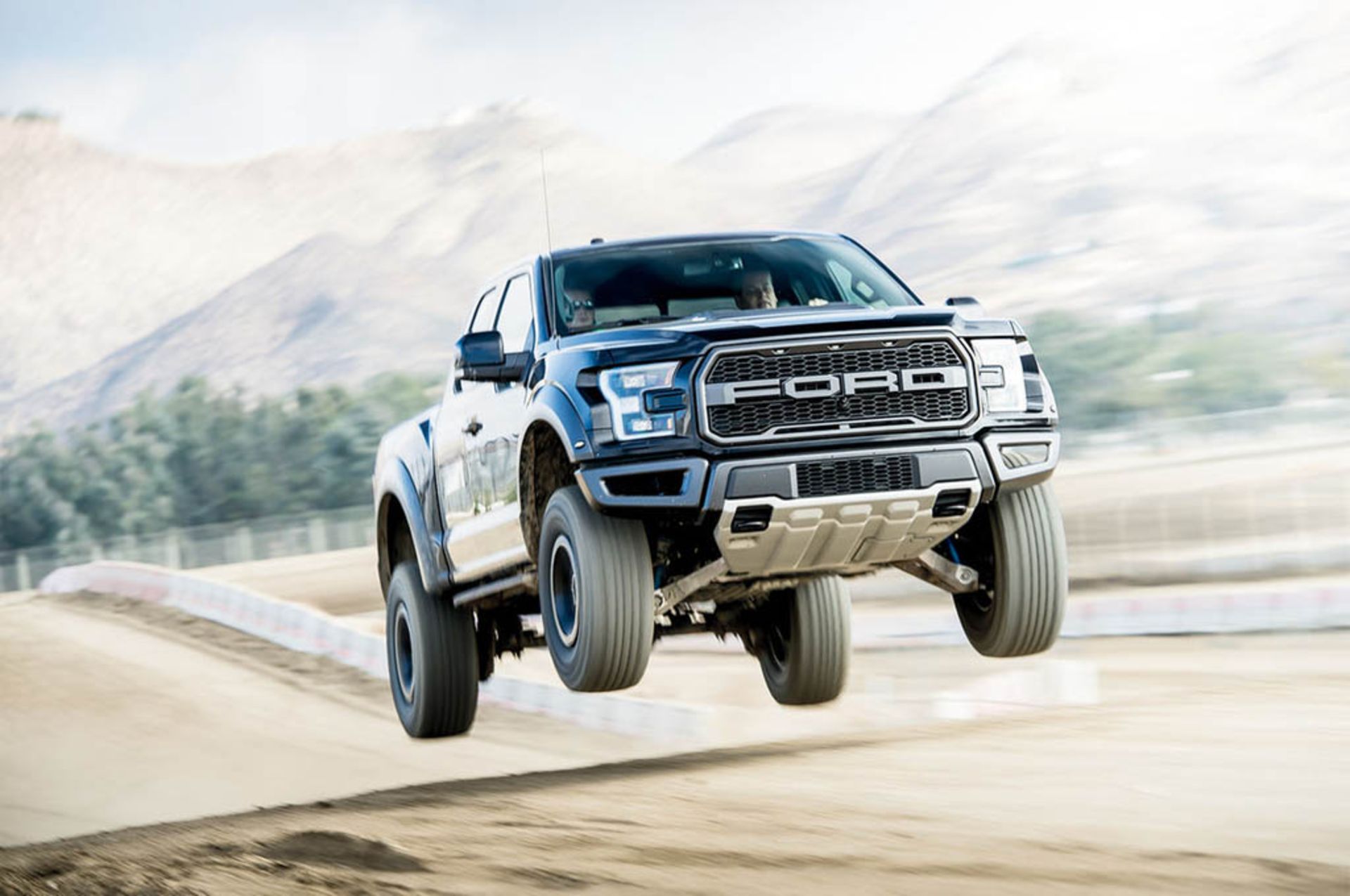 2017-Ford-Raptor-in-the-air
