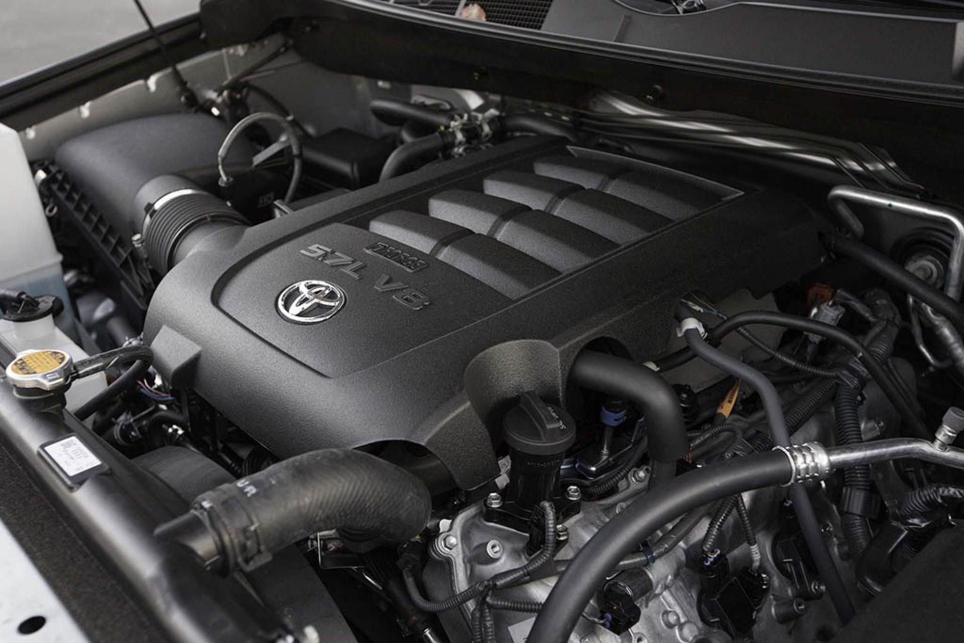 2017-Toyota-Sequoia-4x4-Platinum-engine