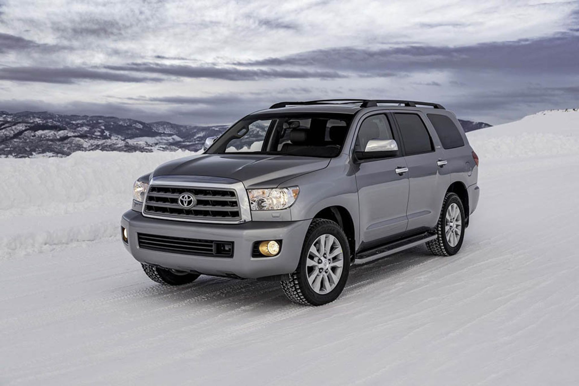 2017-Toyota-Sequoia-4x4-Platinum-front-three-quarters