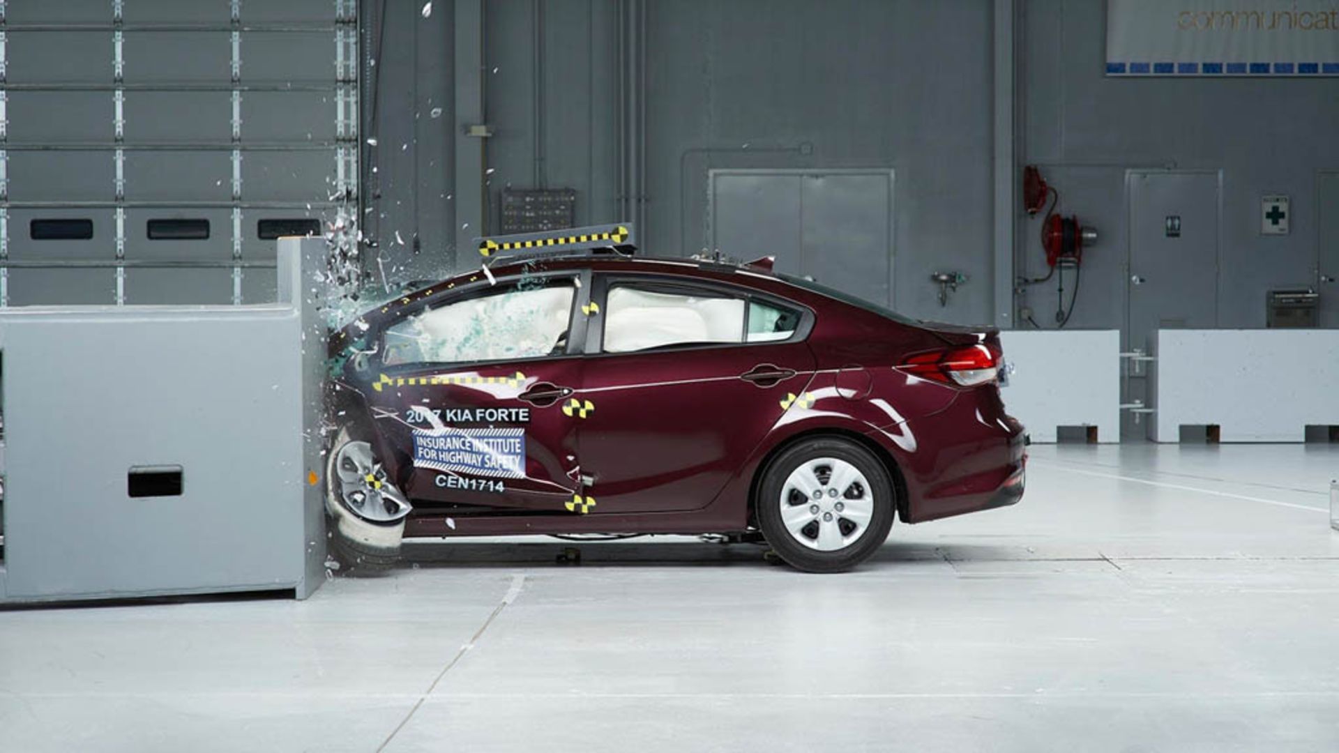 2017-kia-cerato crash-test 01
