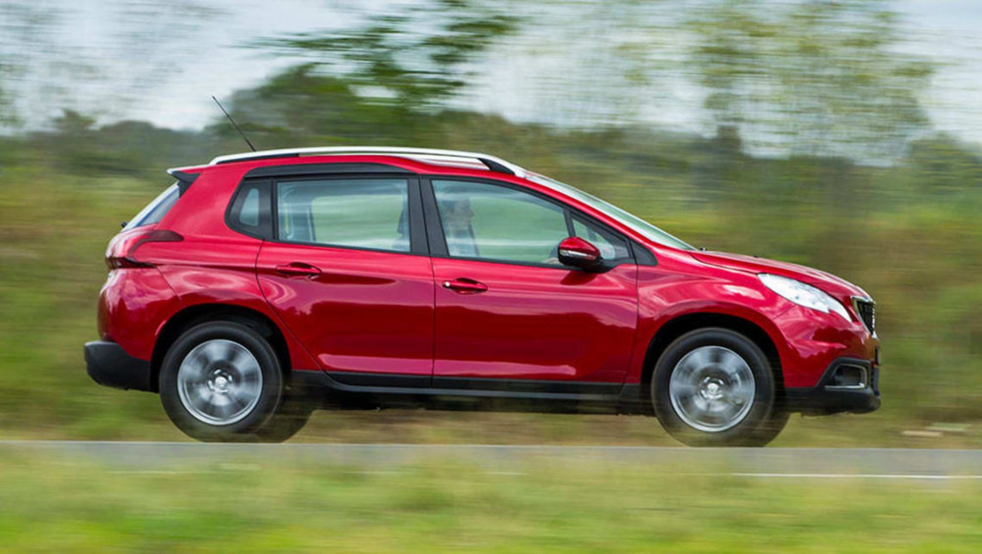 Peugeot-2008-Active-red-2017-SUV