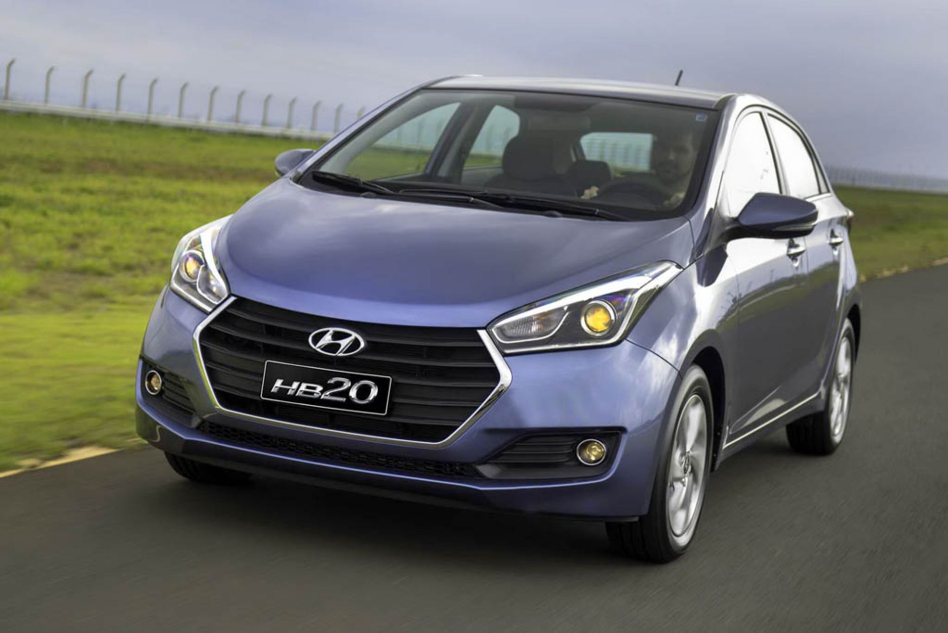 2016-Hyundai-HB20-1