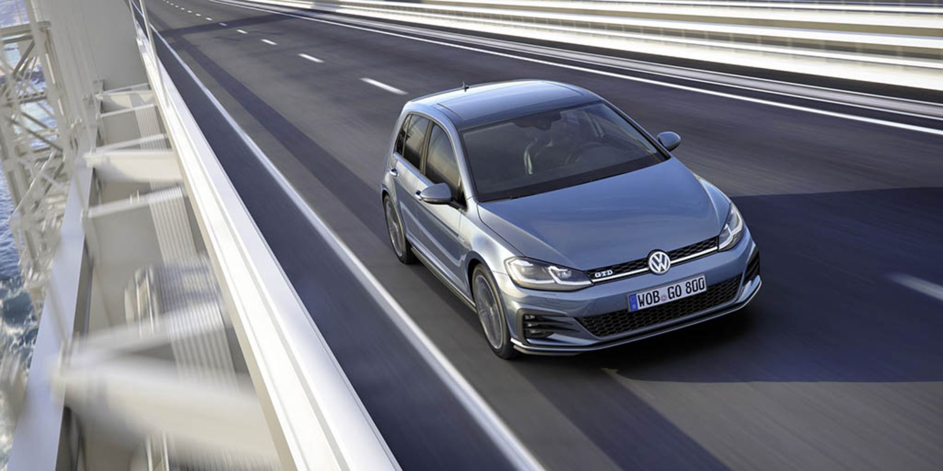2017-VWGolf-GTE-GTD-10