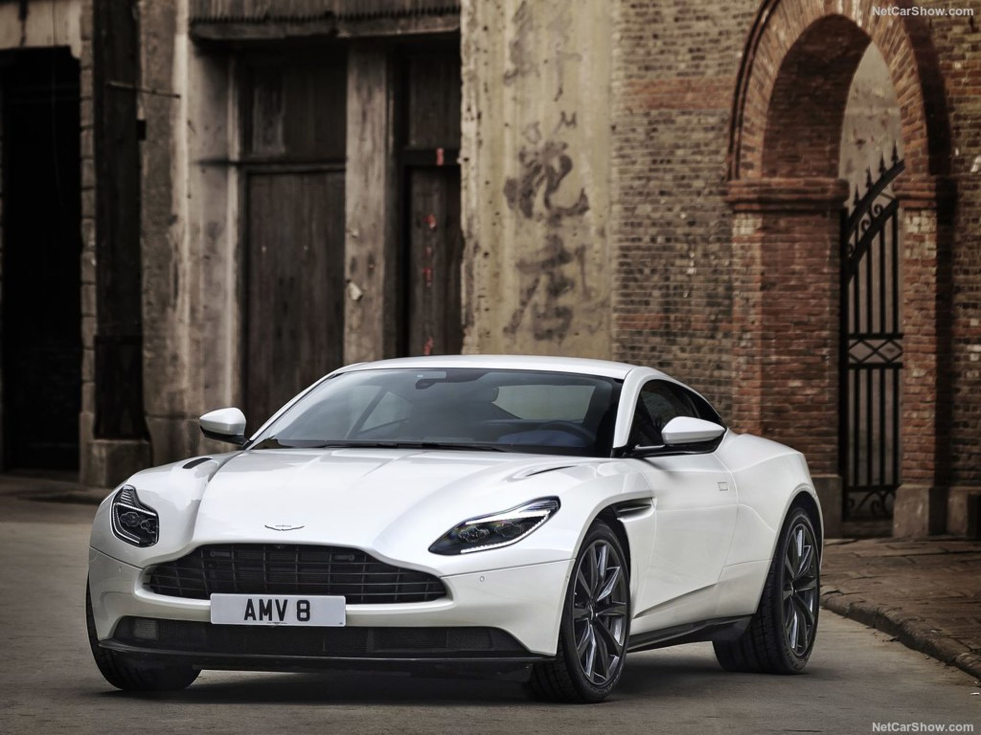 Aston_Martin-DB11_V8-2018-1024-01