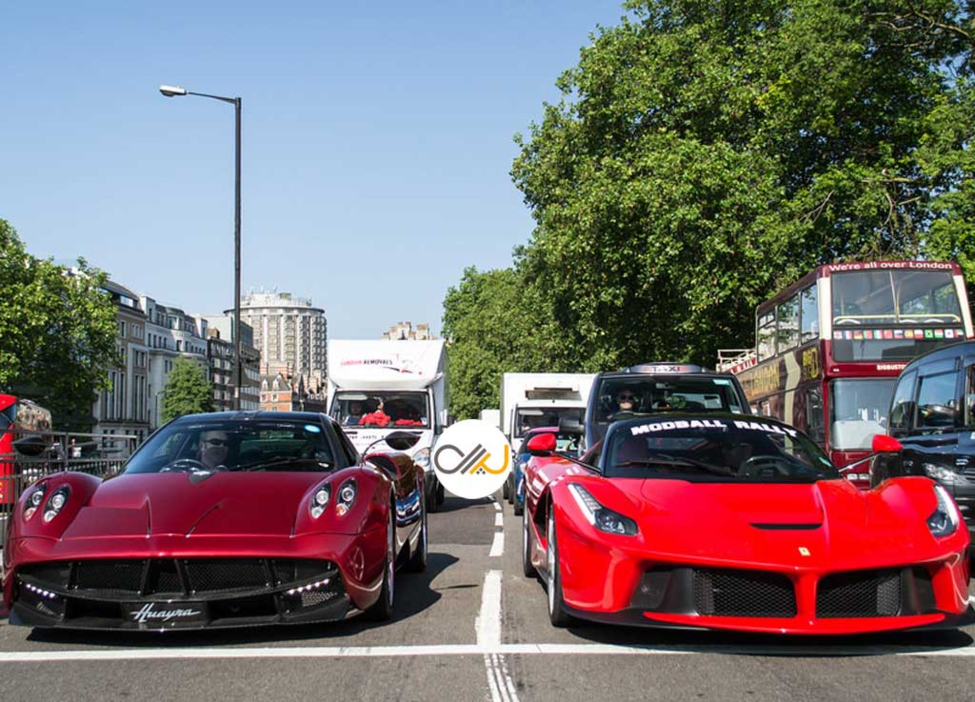 Huayra-VS-LaFerrari