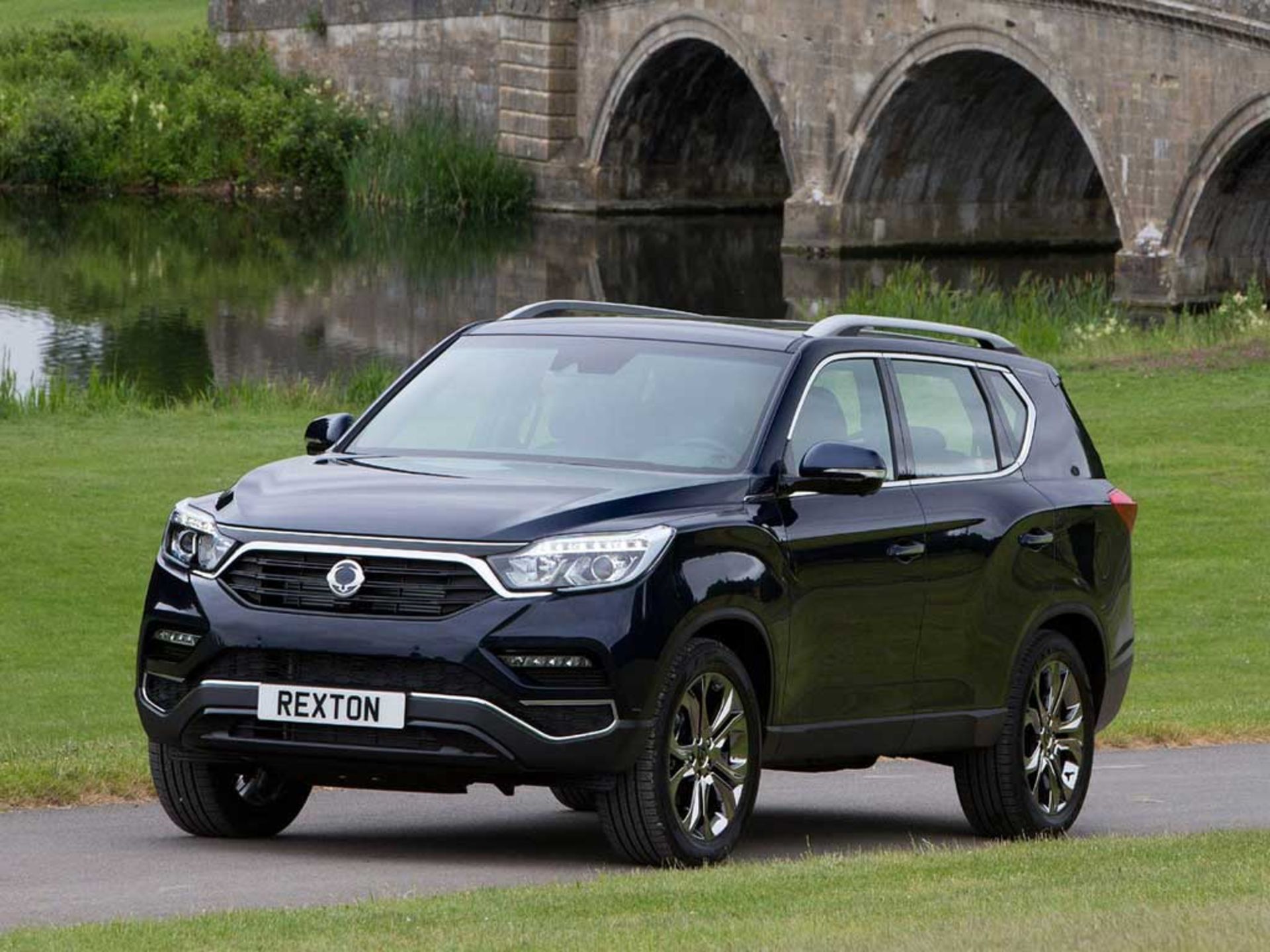 Ssangyong-Rexton-2018-2