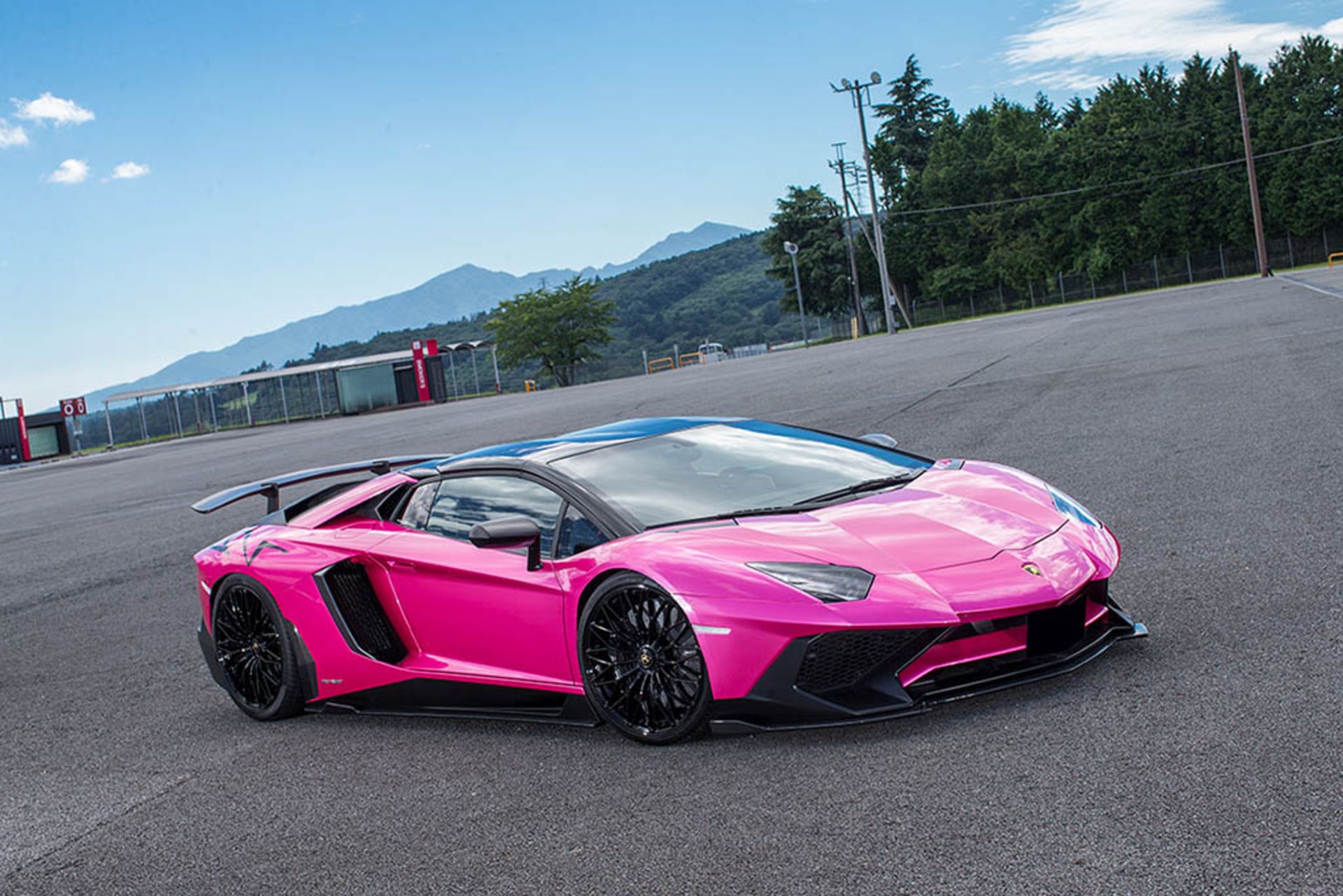 liberty-walk-lamborghini-aventador-sv-tuning-1