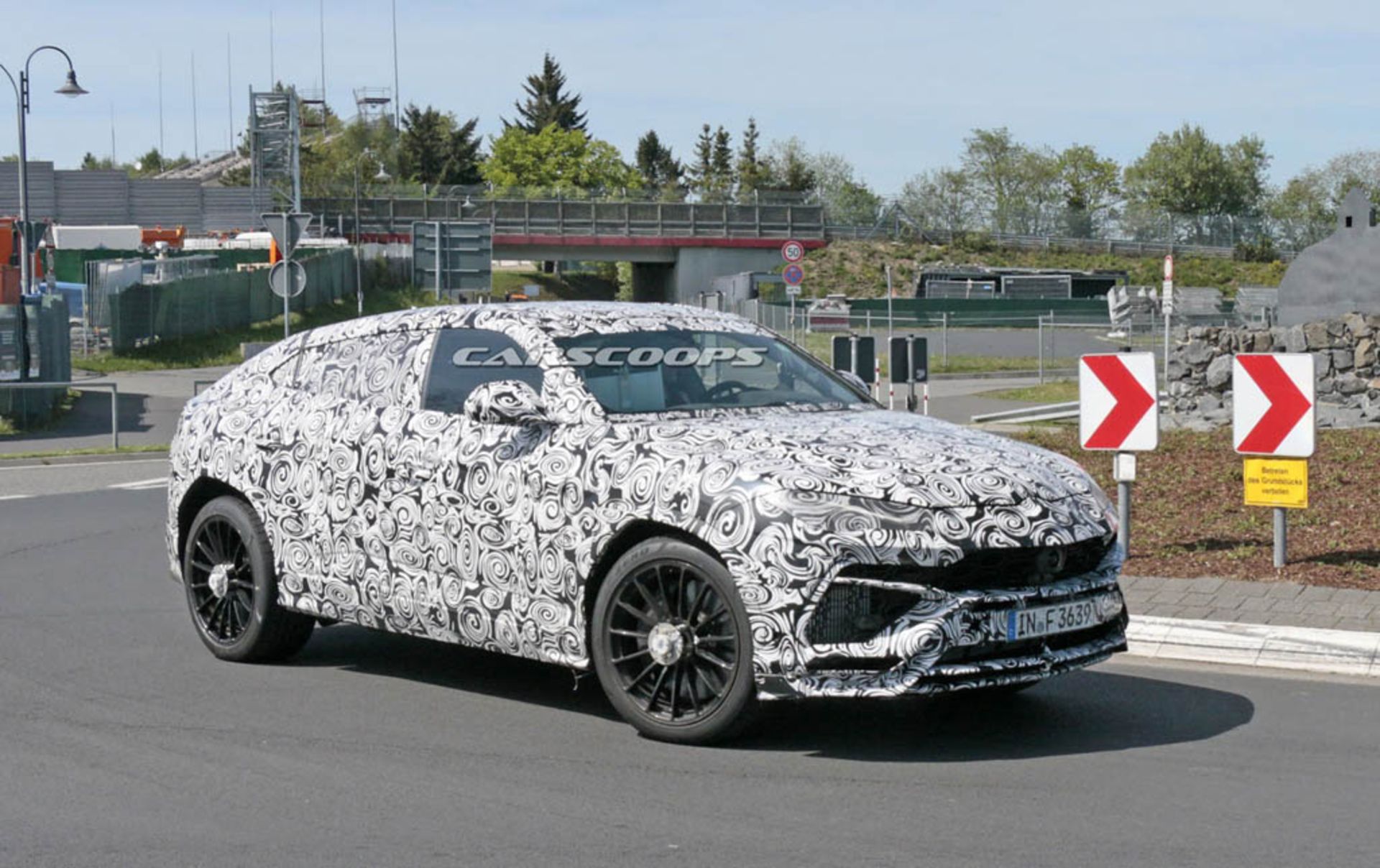 Lamborghini-Urus-Nurburgring-SUV-Record-1