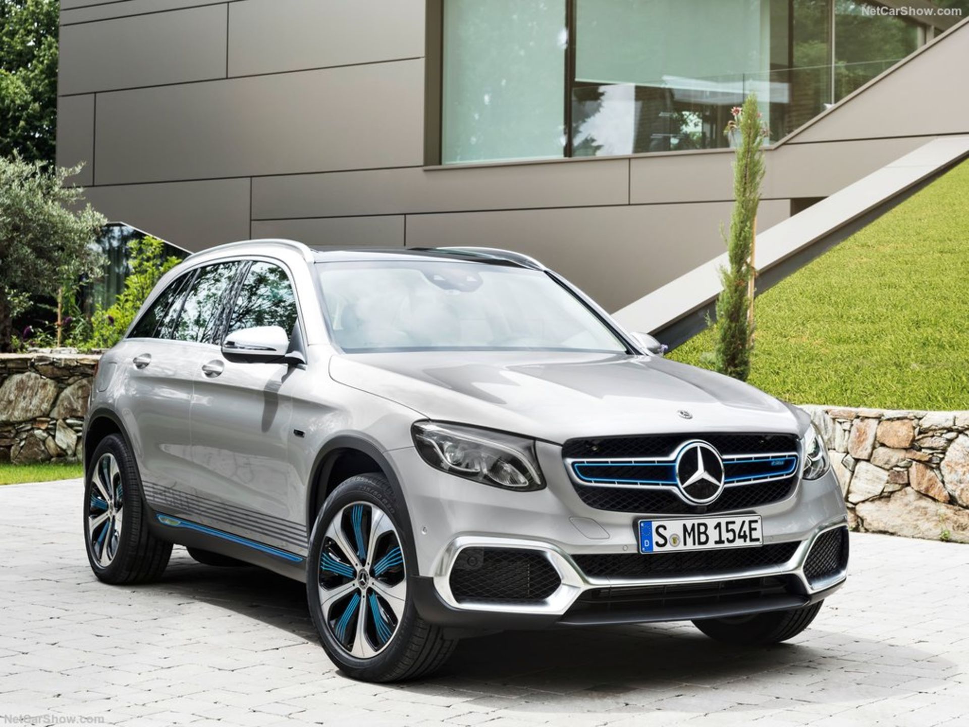 Mercedes-Benz-GLC_F-Cell_Concept-2017-1024-01