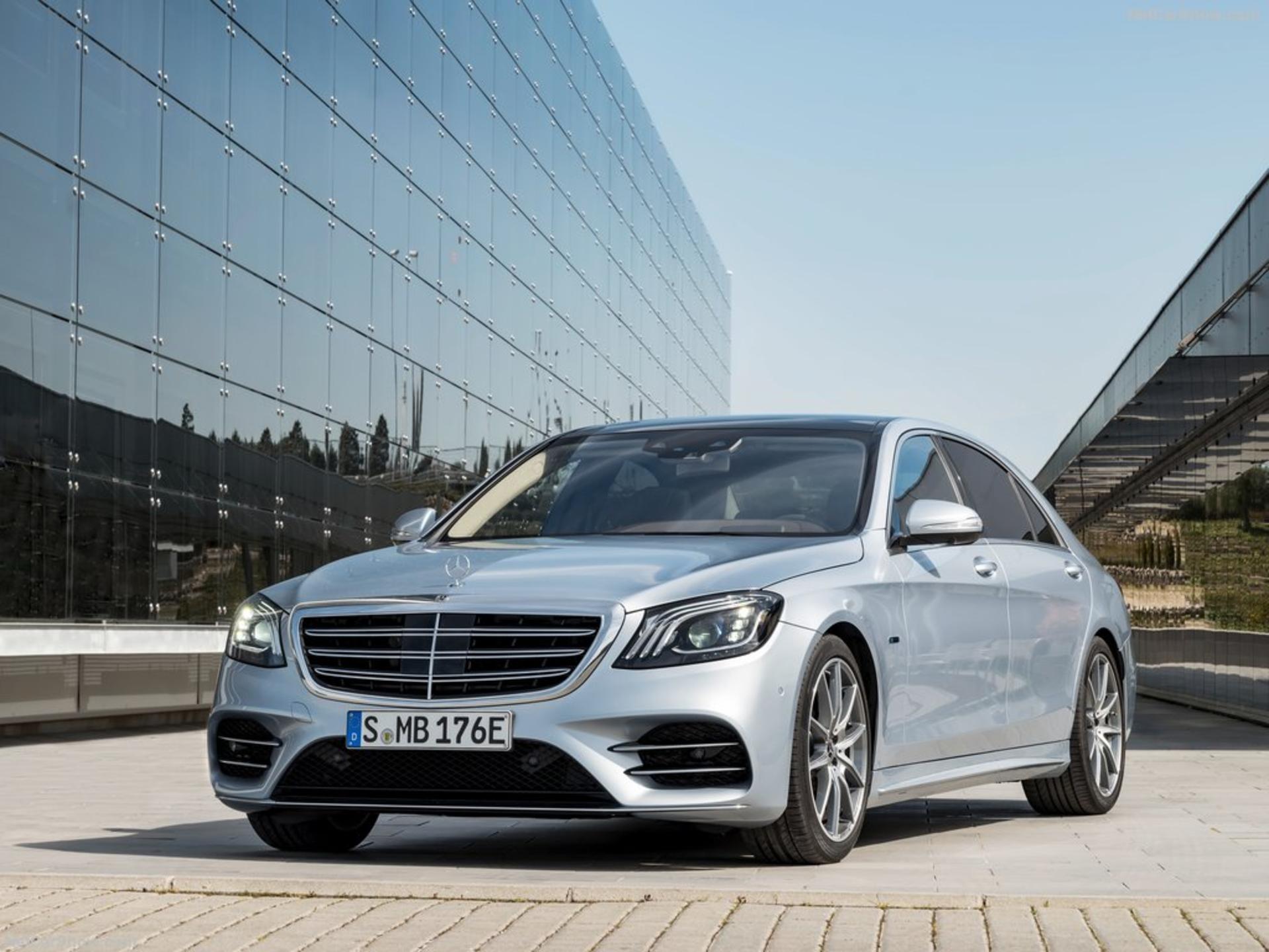 Mercedes-Benz-S560e-2018-1024-01