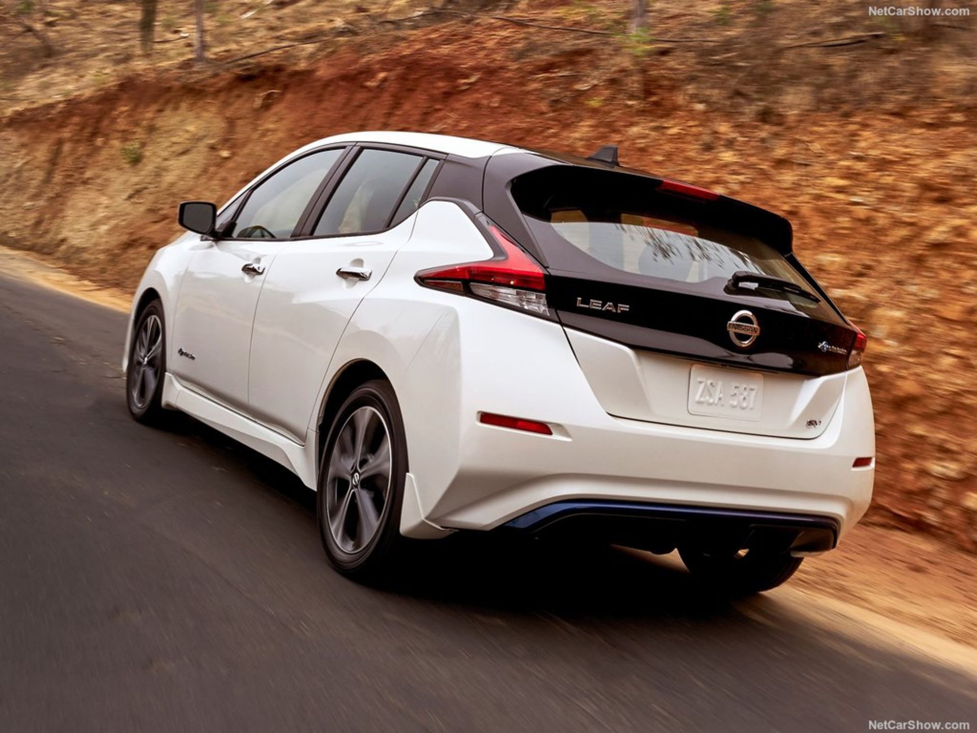 Nissan-Leaf-2018-1024-10