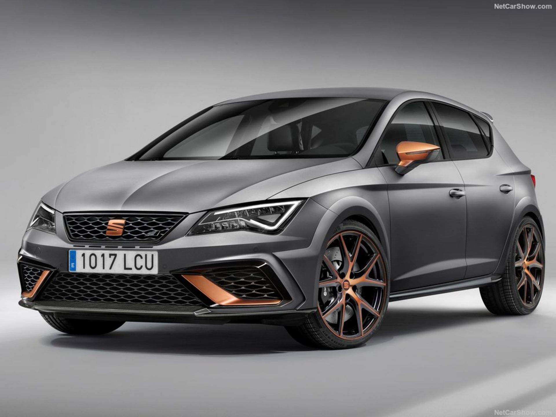 Seat-Leon_Cupra_R-2018-1024-01