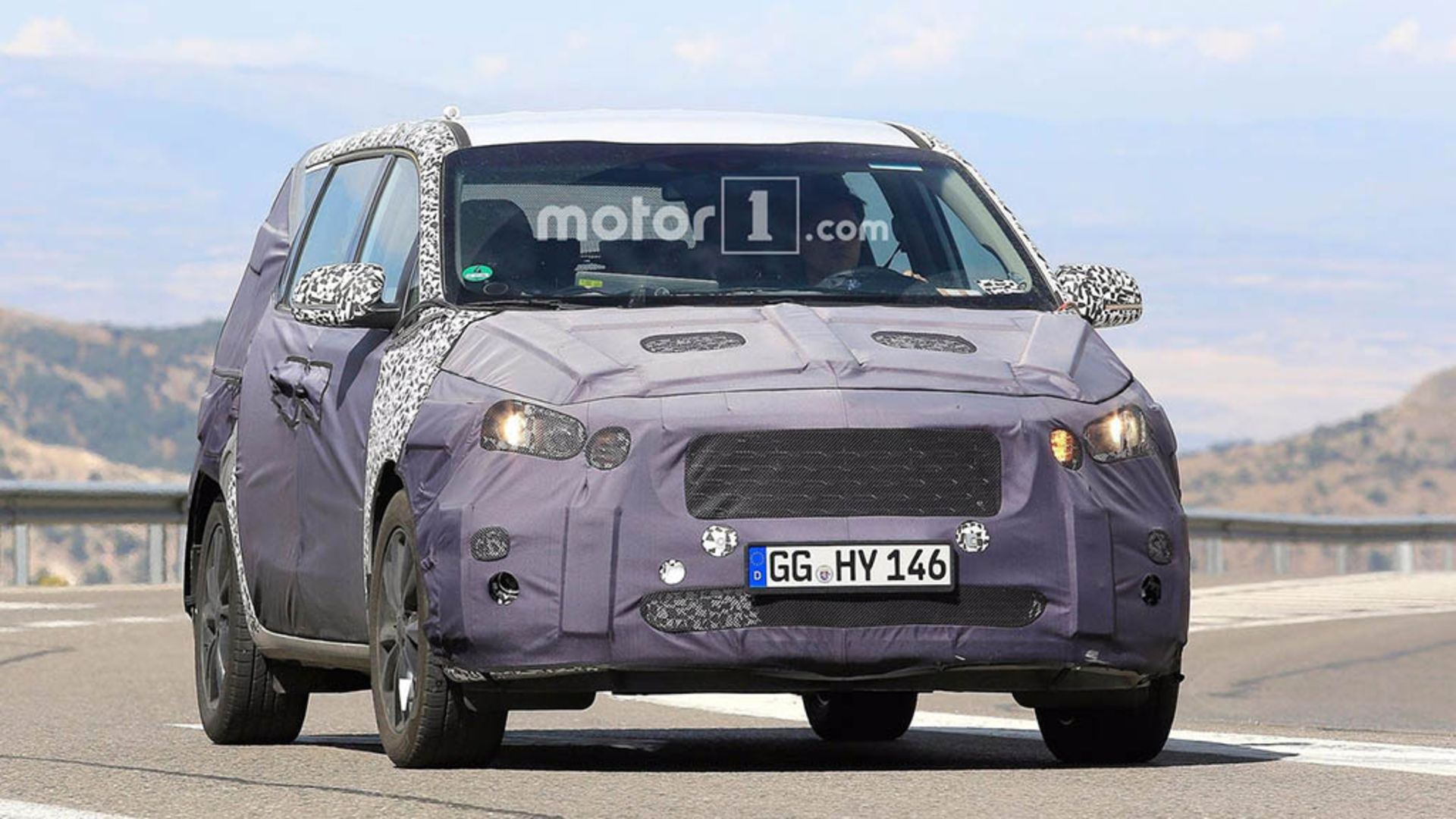 kia-sedona-refresh-spy-1