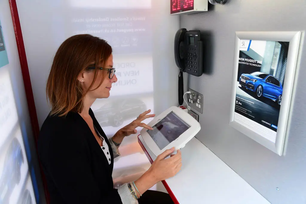 peugeot-dealer-london-phone-box-2