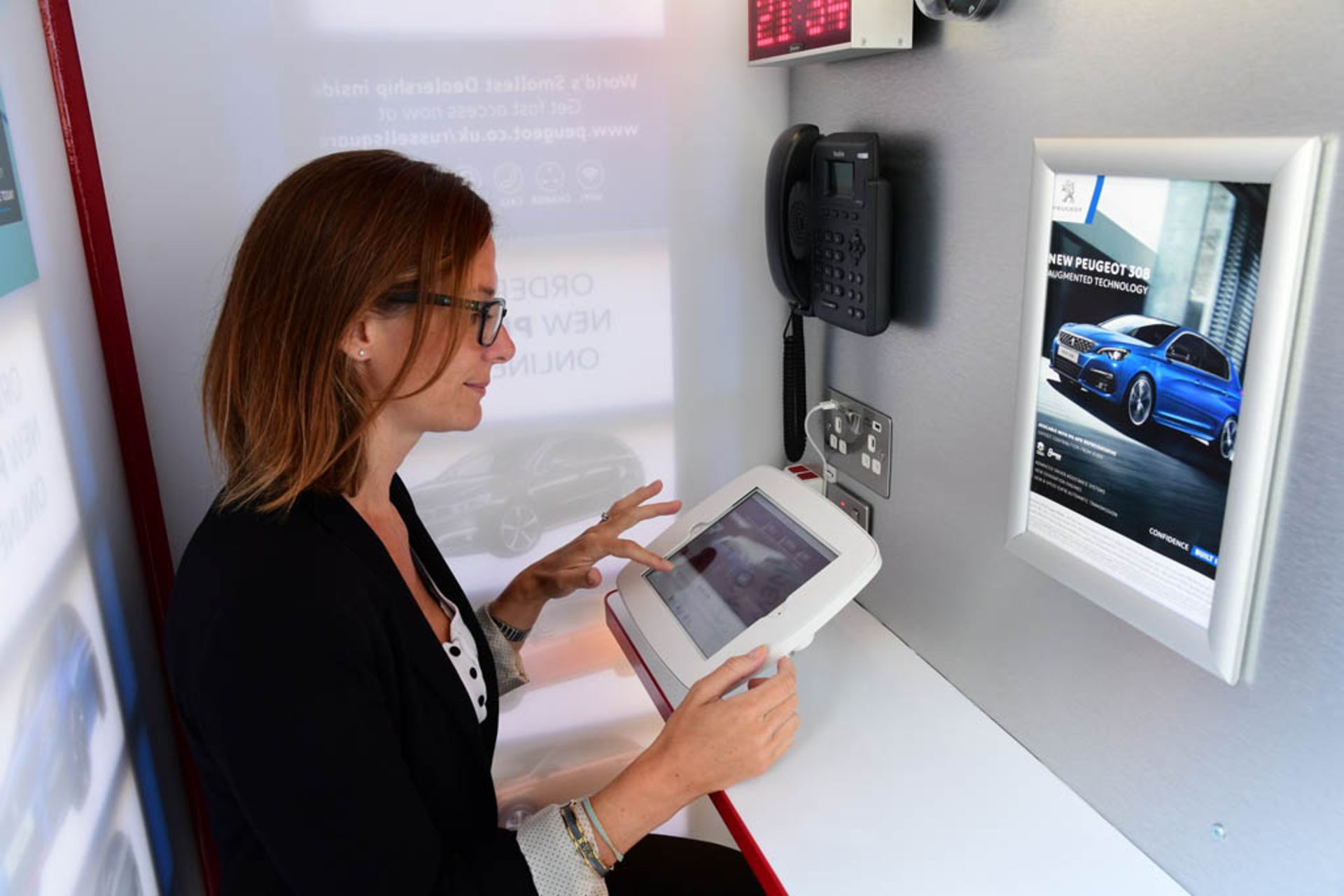 peugeot-dealer-london-phone-box-2