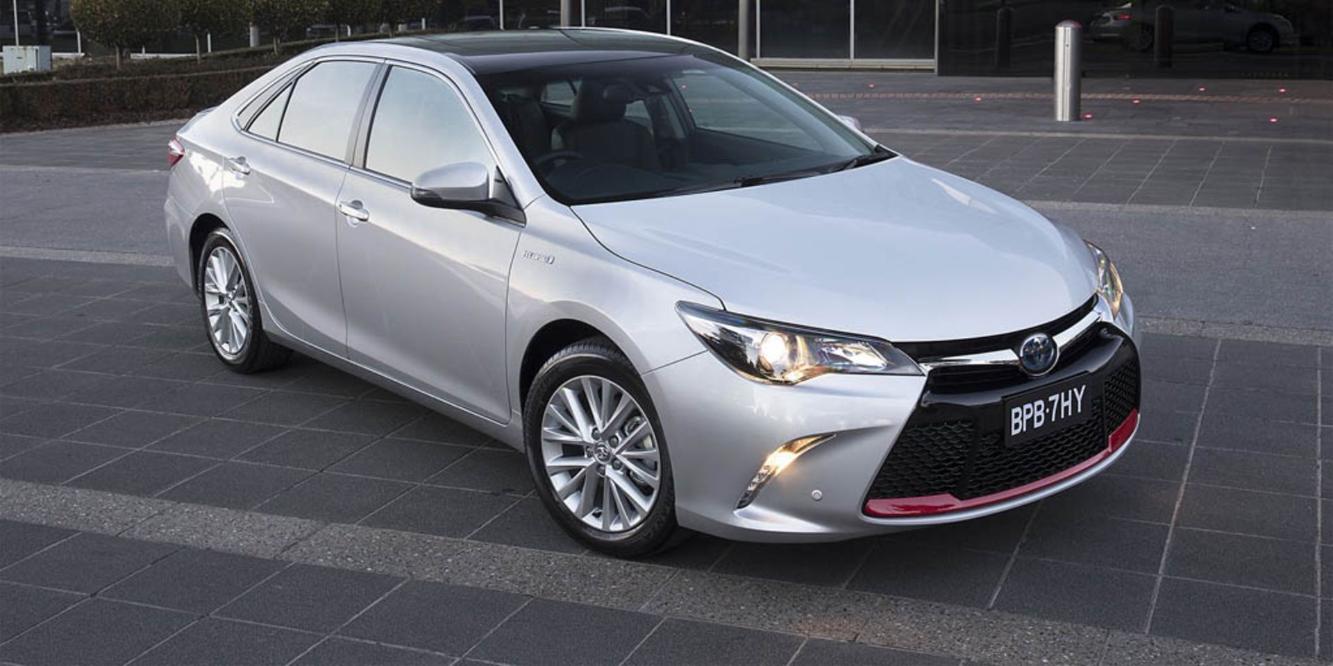 toyota-camry-commemorative-edition-23396_hr