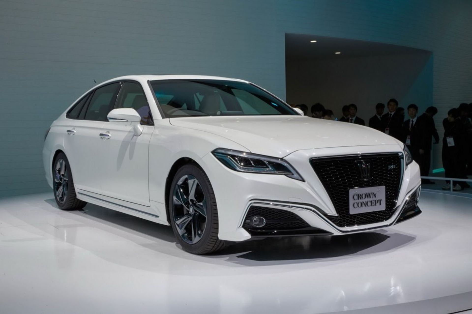 toyota-crown-concept-tokyo-livepics-2