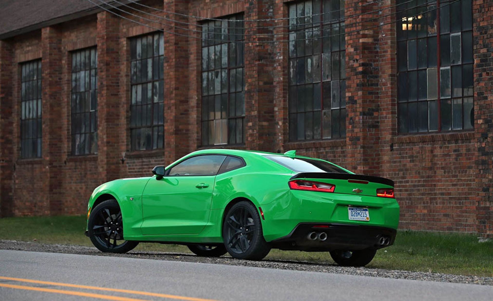 2018-Chevrolet-Camaro-V-6-1LE-122