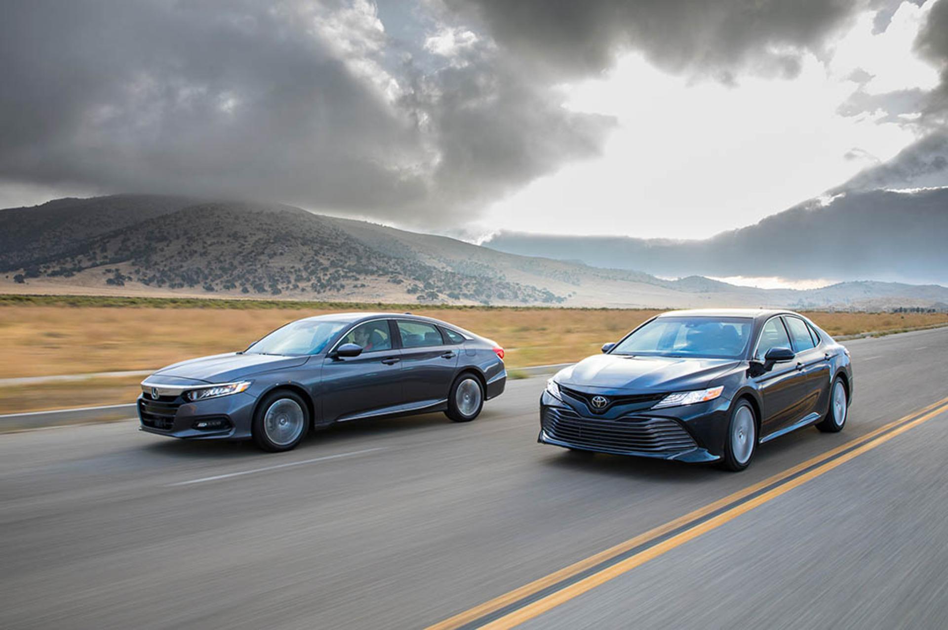 2018-Honda-Accord-1-5T-EX-2018-Toyota-Camry-2-5-XLE-25