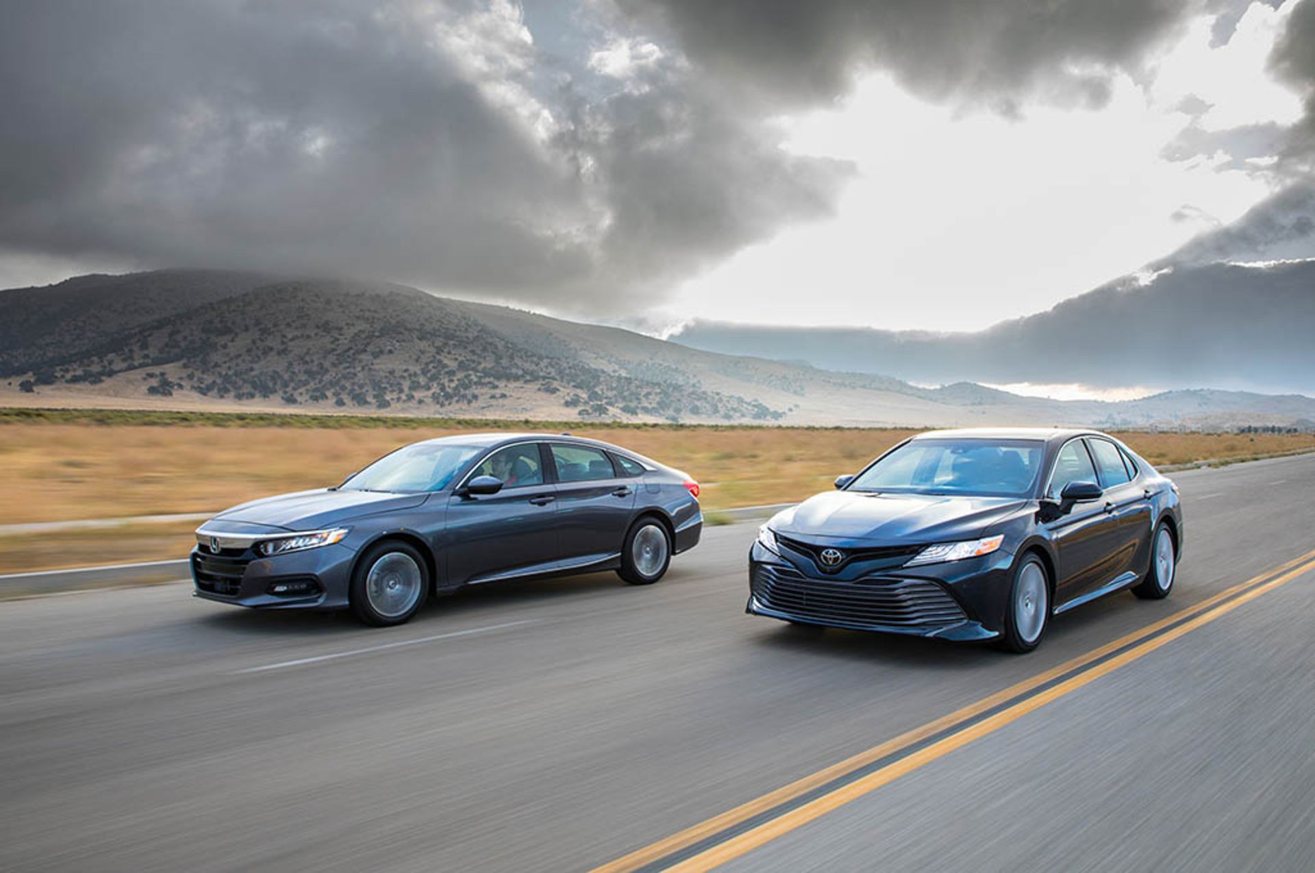 2018-Honda-Accord-1-5T-EX-2018-Toyota-Camry-2-5-XLE-25