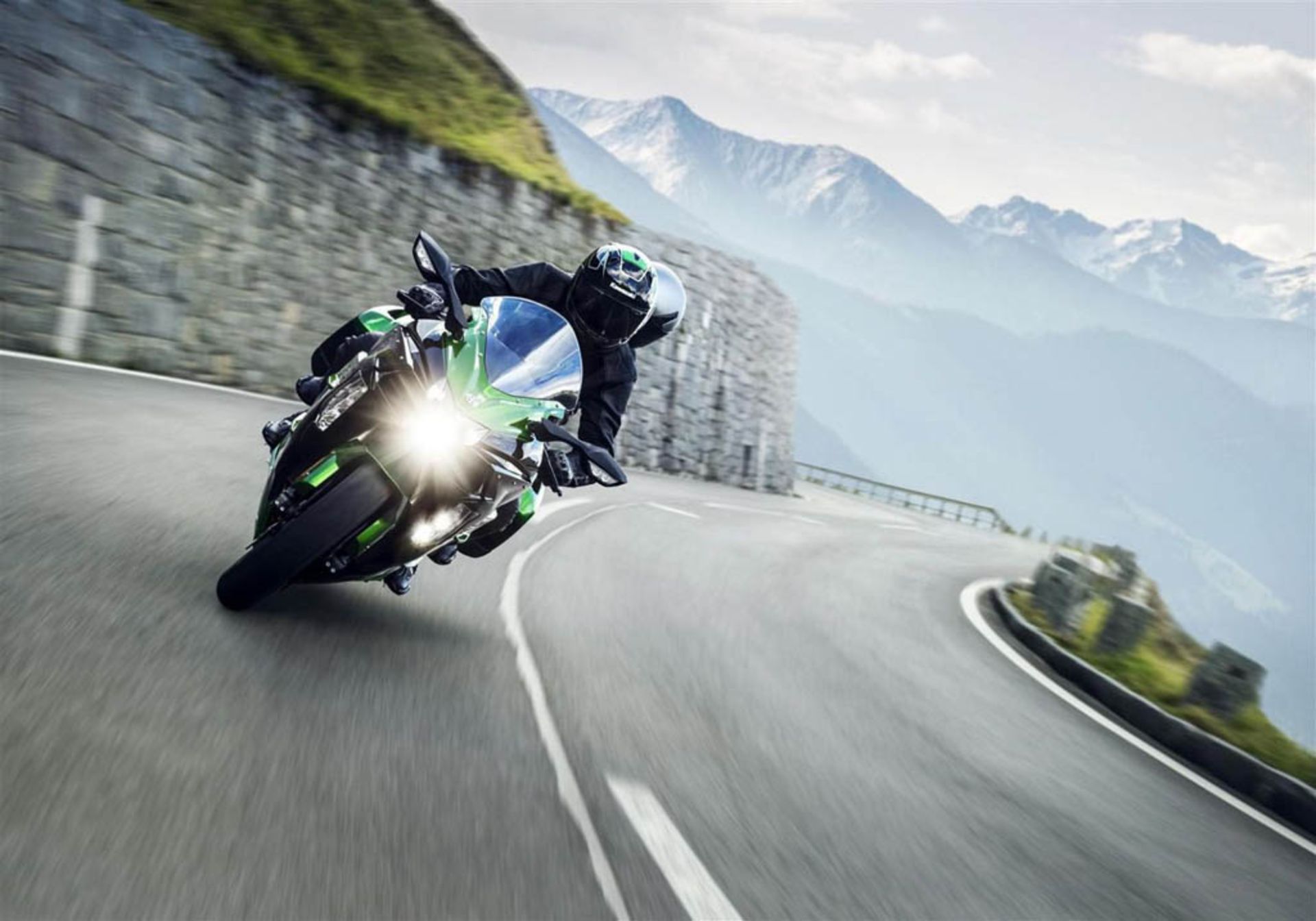 2018-kawasaki-ninja-h2-sx-se-first-look-fast-facts-11