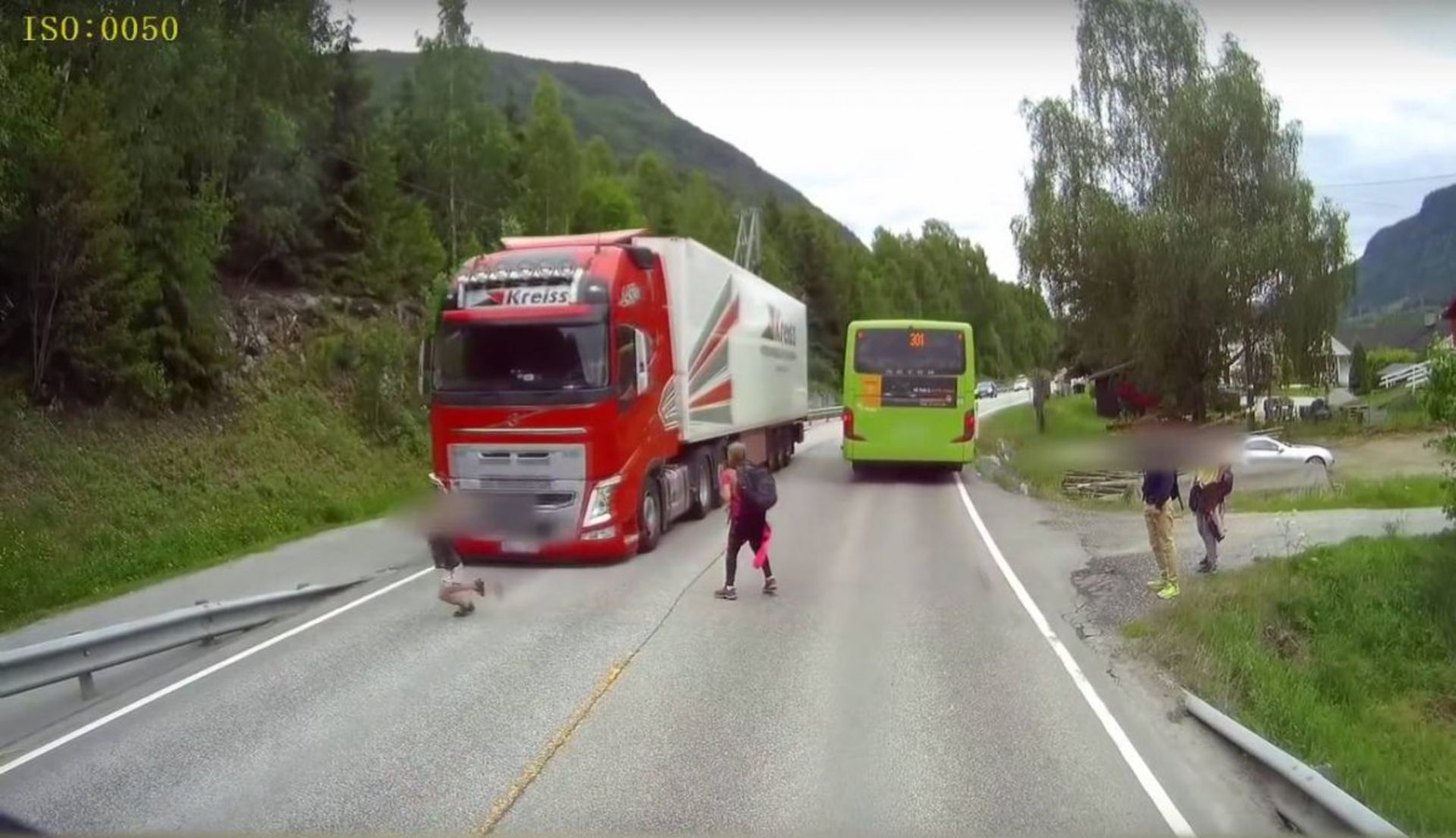 Volvo-truck-emergency-brake-5959-default-large