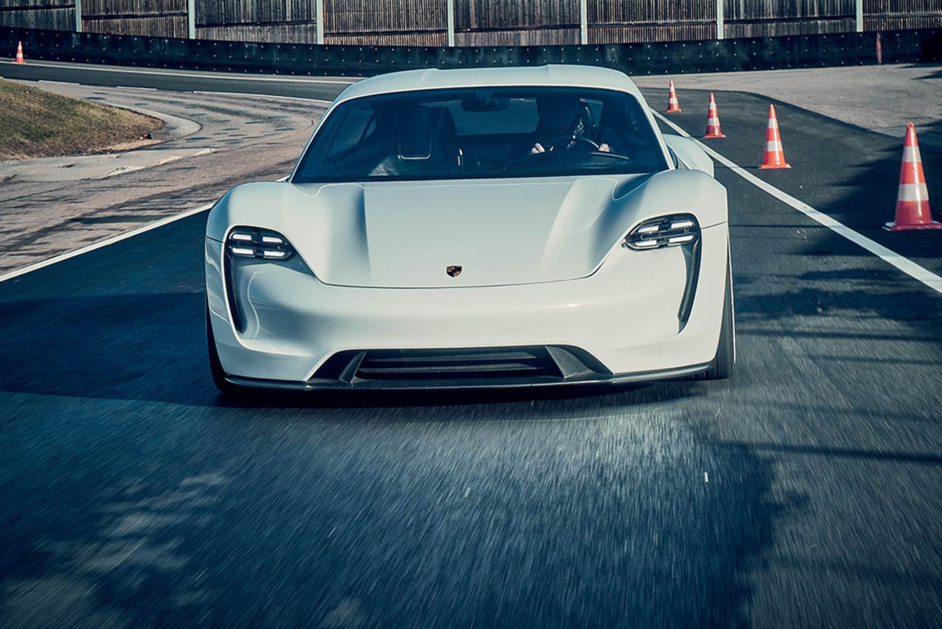 2020-Porsche-Mission-E-front-view-in-motion-02