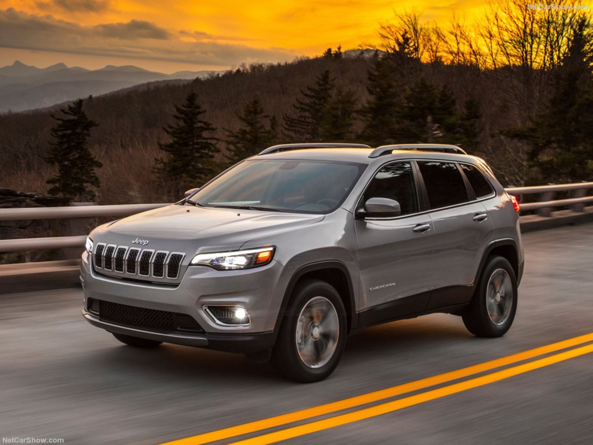Jeep-Cherokee-2019-1024-02