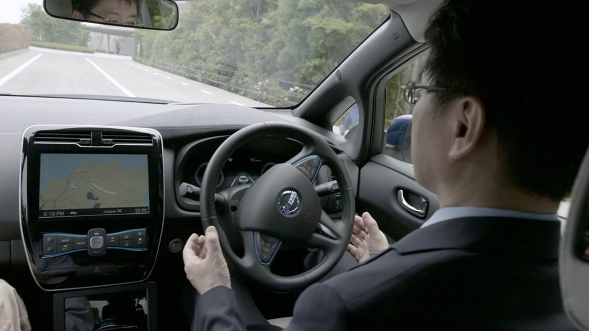 Nissan-Autonomous-Taxi-Japan-1