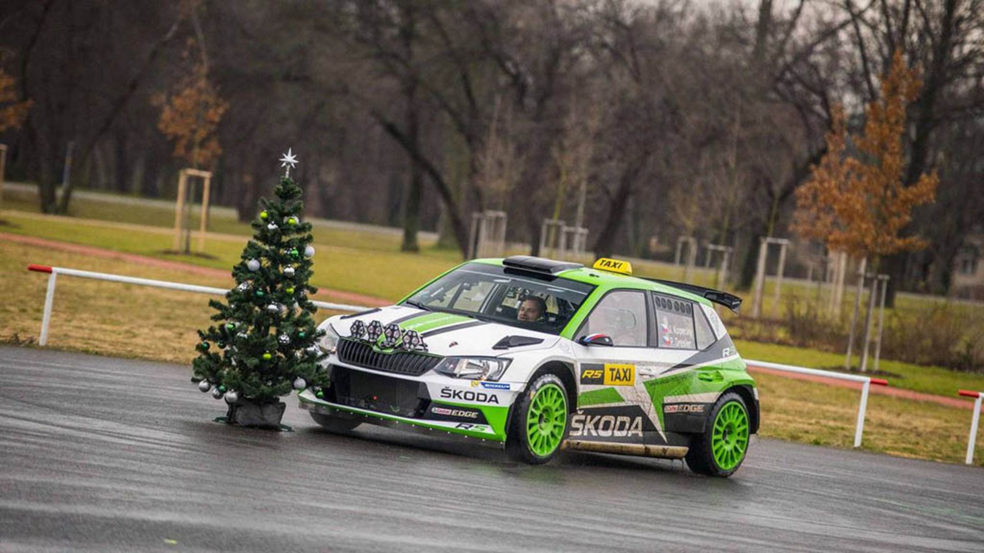 SKODA-FABIA-R5-taxi