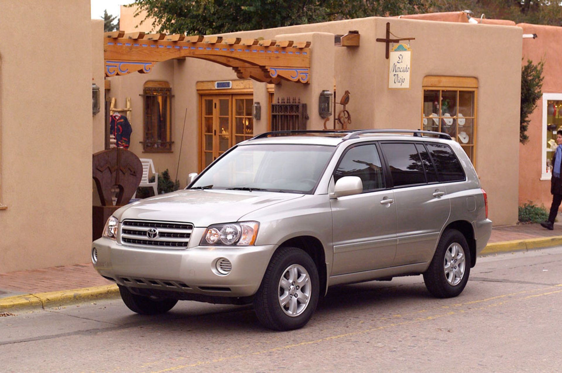 2001-Toyota-Highlander-front-three-quarters