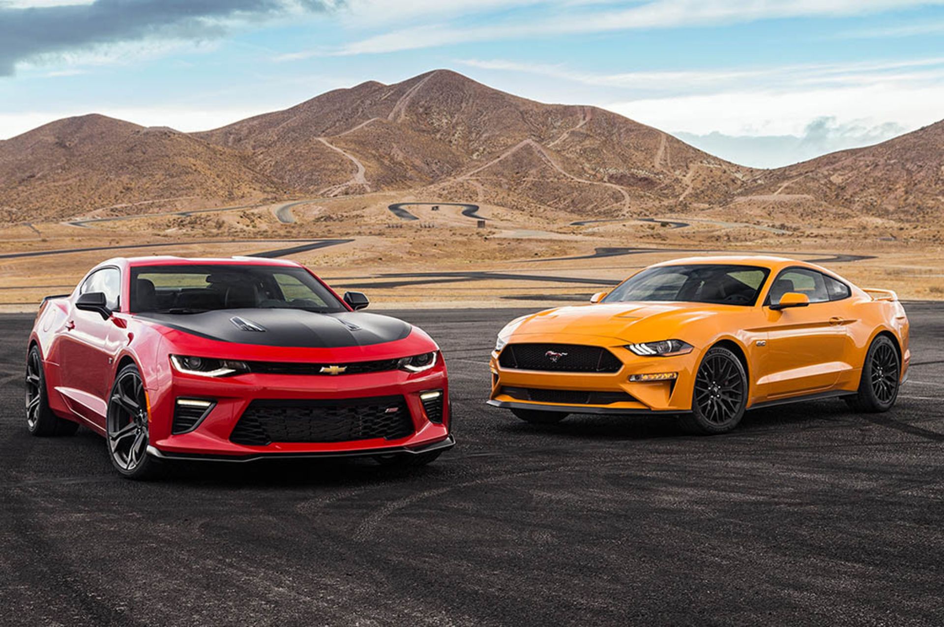 5 - 2018-Chevrolet-Camaro-SS-1LE-2018-Ford-Mustang-GT-Performance-Pack-01-1