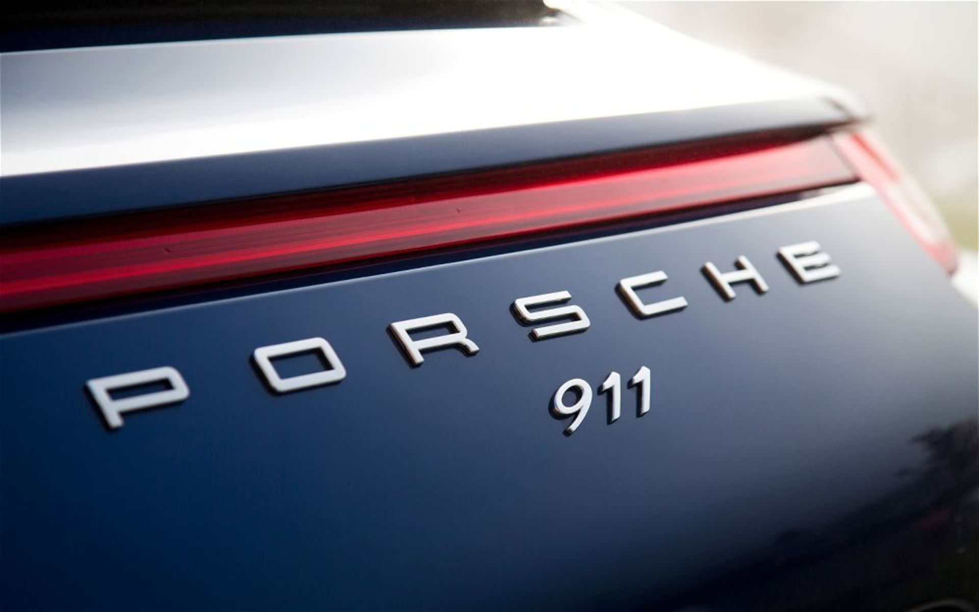 porsche-911-carrera-4s-cabriolet-blue-rear-badge